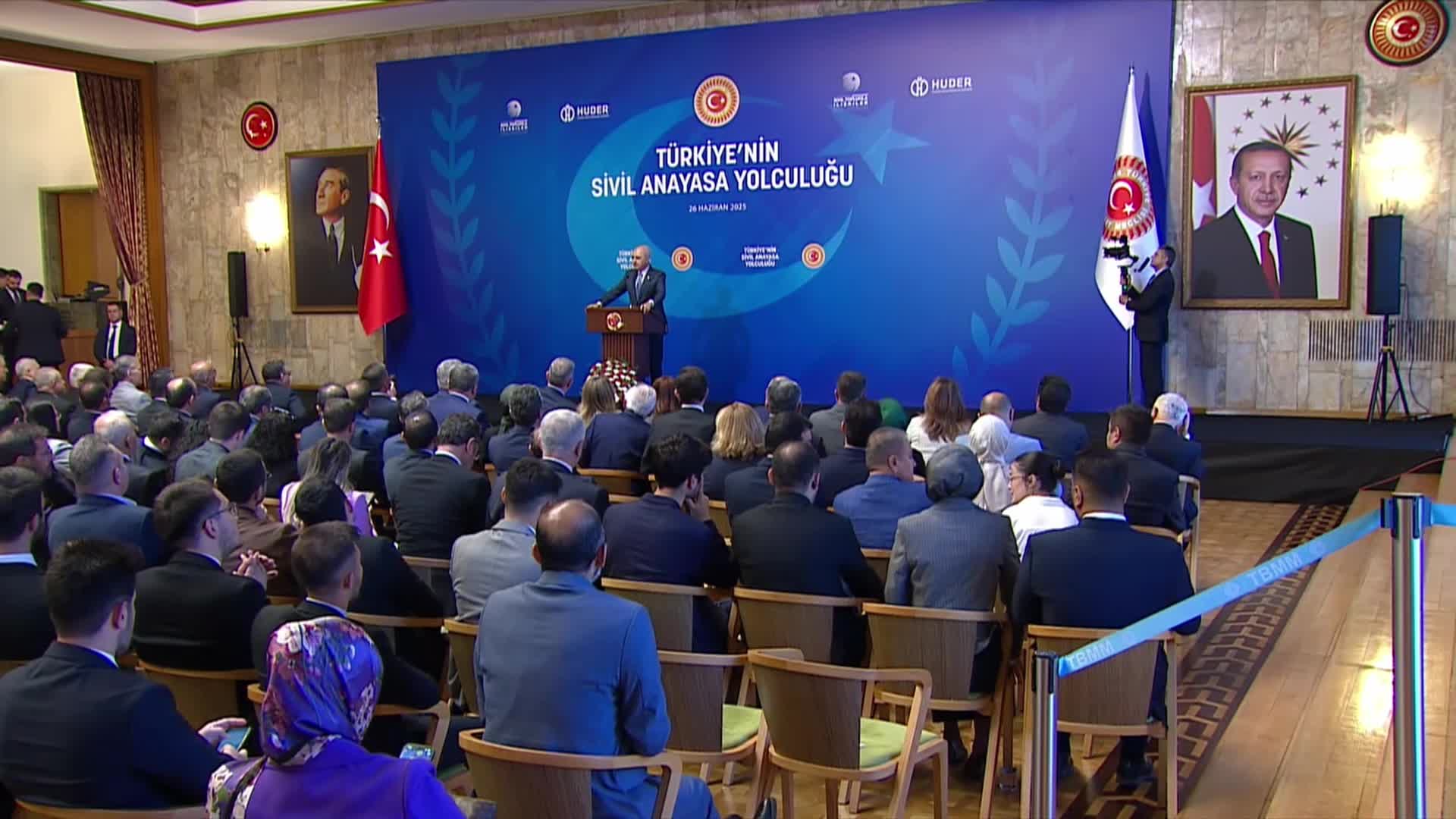 TBMM'de "Türkiye'nin Sivil Anayasa Yolculuğu" toplantısı... Numan Kurtulmuş: "Vakit tam bu vakittir, Türkiye'nin en önemli meselelerinden birisi yeni sivil bir anayasadır”