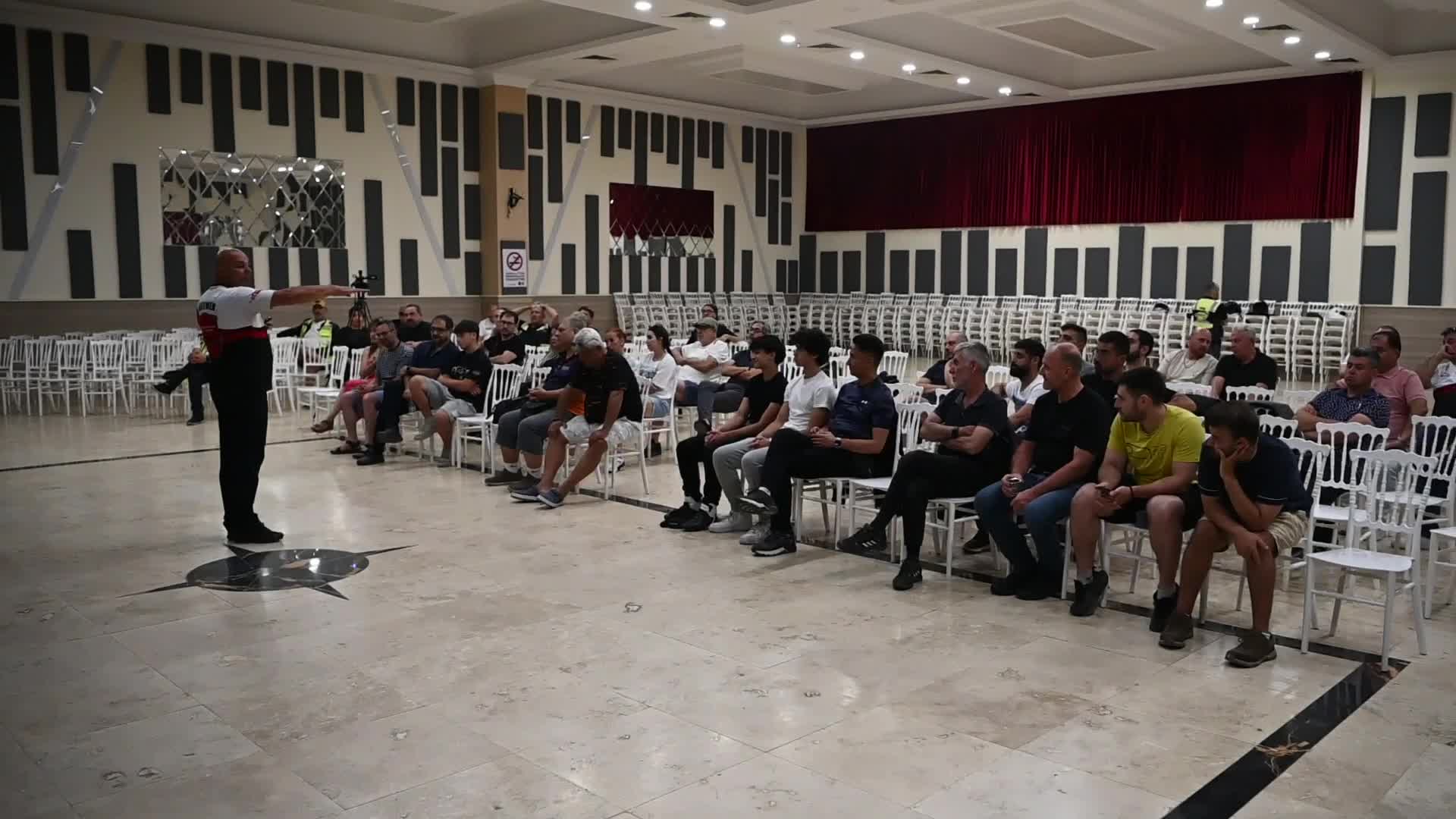 Kuşadası’nda motosiklet tutkunlarına ileri ve güvenli sürüş eğitimi verildi