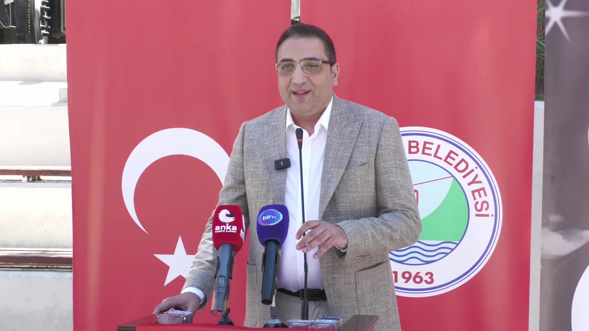 Balçova Belediyesi’ne 18 yeni hizmet aracı kazandırıldı... Balçova Belediye Başkanı Yiğit: "'Yapamazsın’ dediklerini yaptık"
