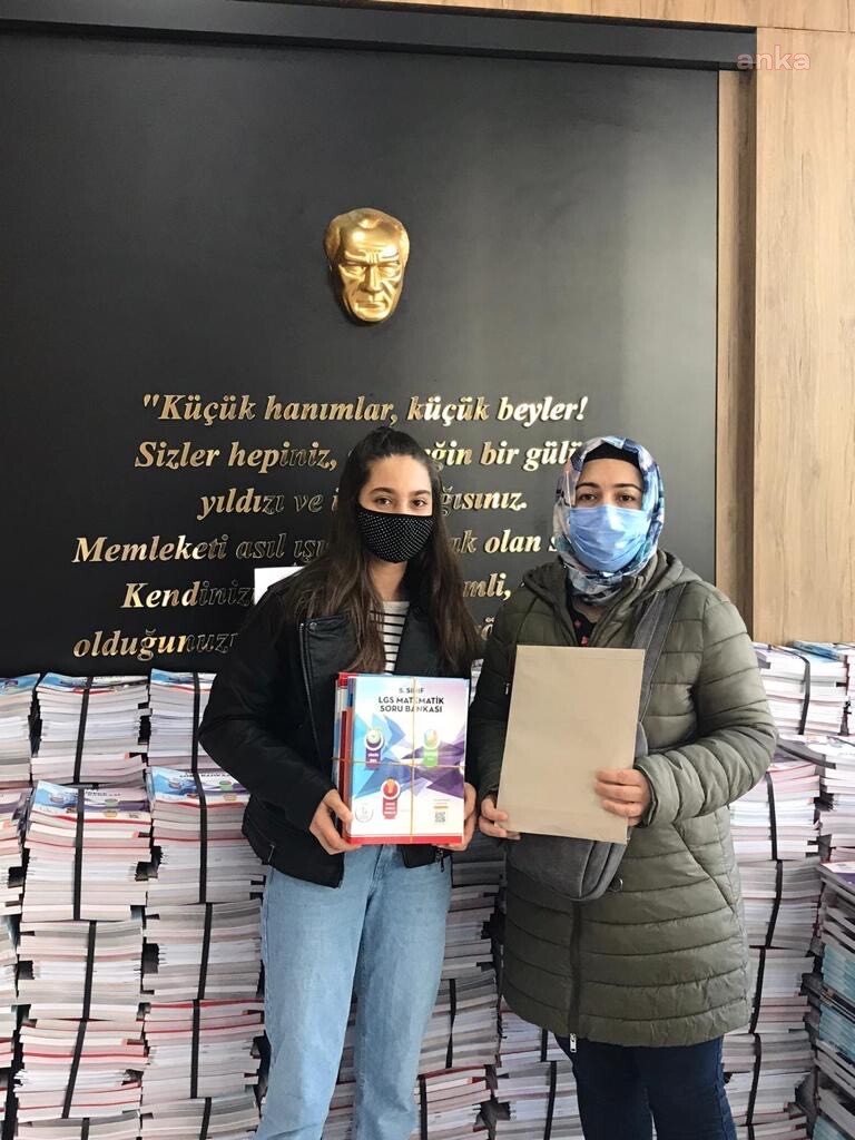 İZMİR BAYRAKLI BELEDİYESİ’NDEN ÖĞRENCİLERE SINAVA HAZIRLIK KİTAPLARI