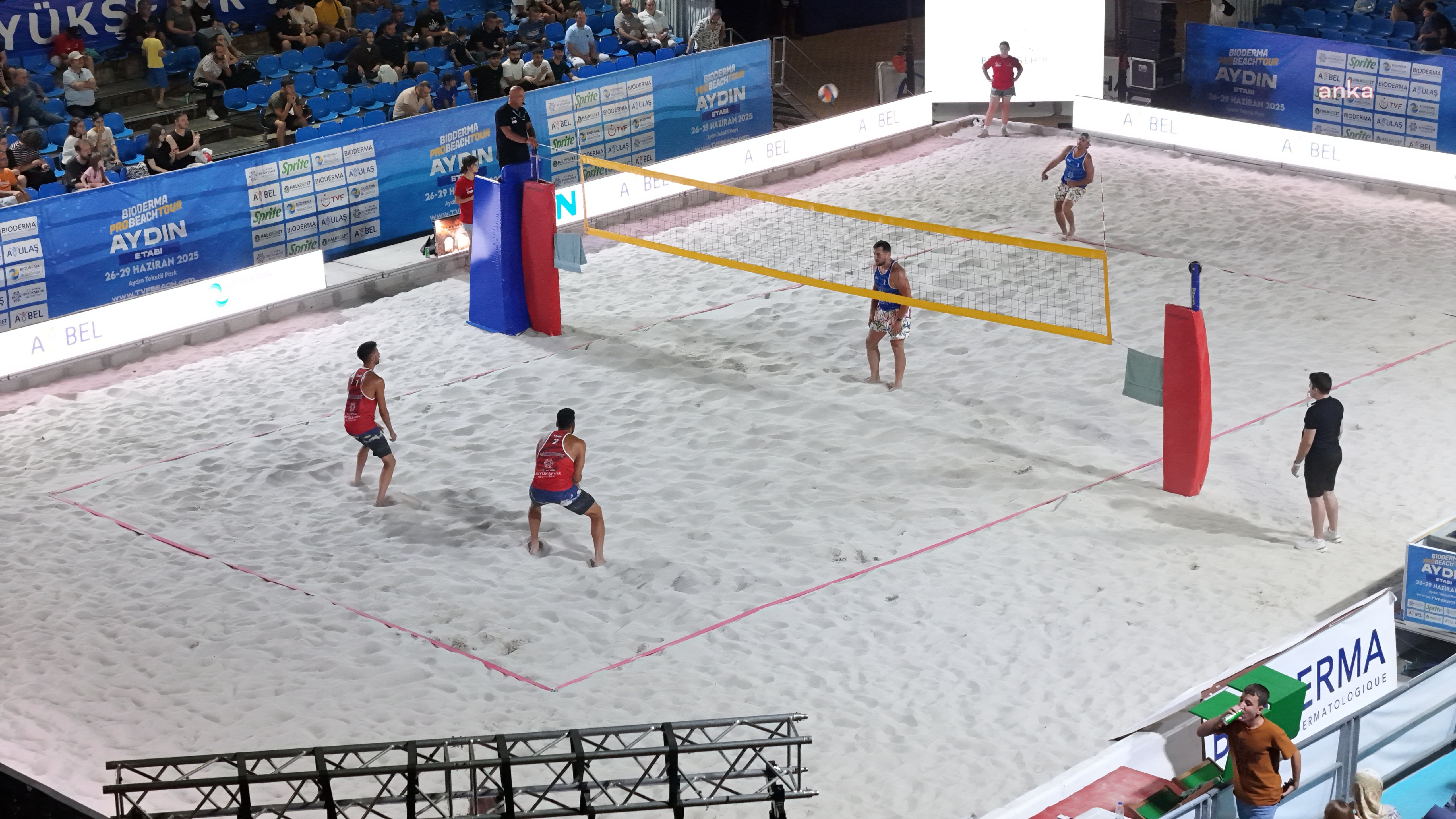 Plaj Voleybolu'nun kalbi Aydın Tekstil Park’ta atıyor