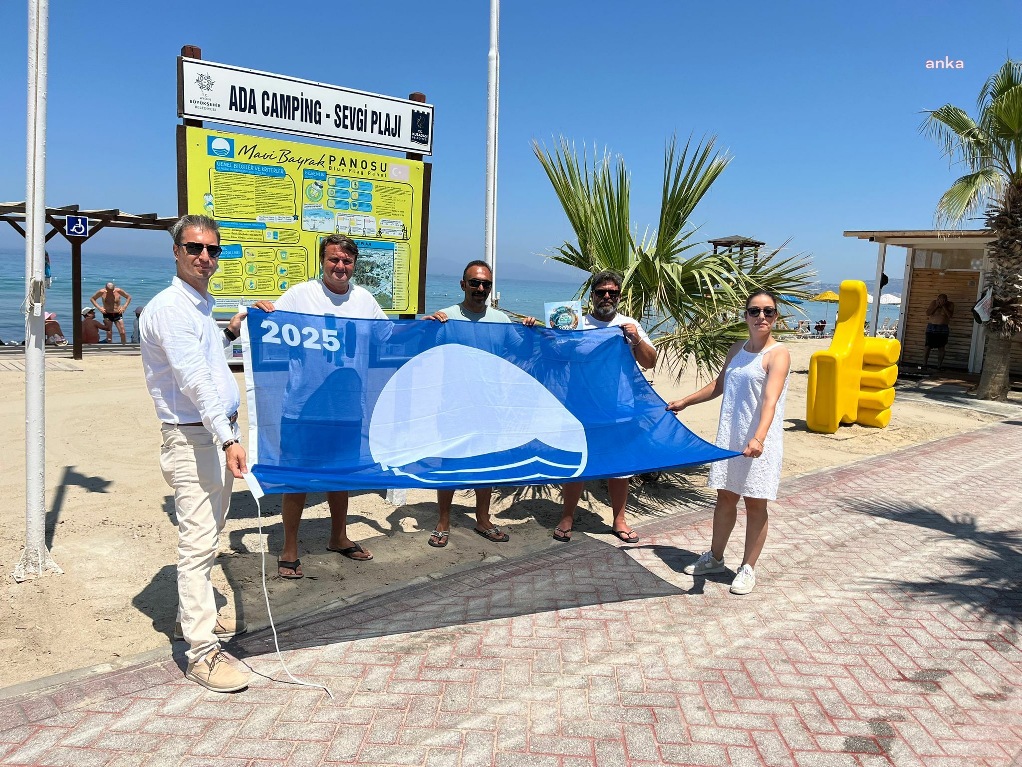 Kuşadası plajları 25 Mavi Bayrak ile taçlandı