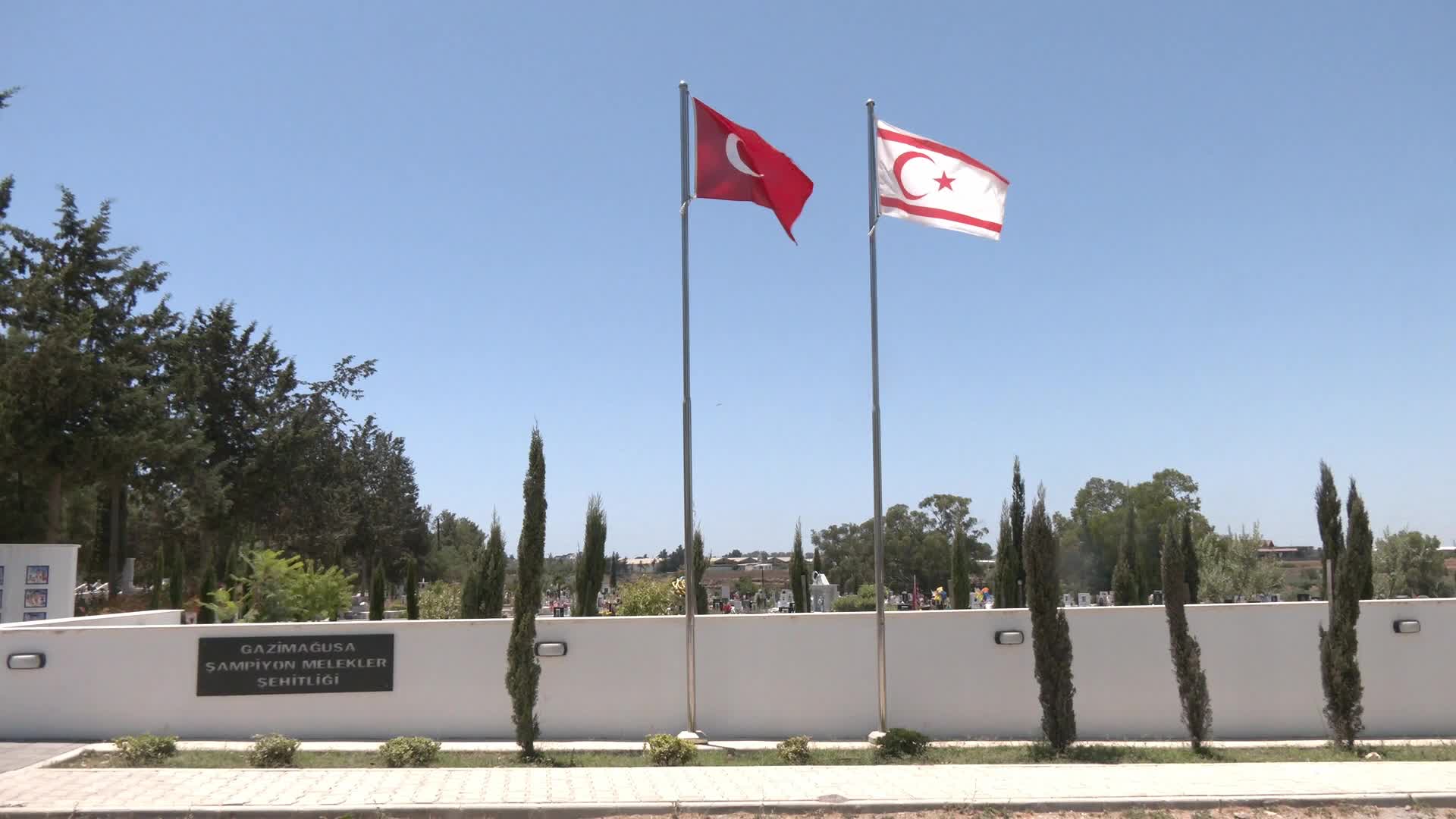 Depremde yıkılan İsias Otel davası Yargıtay'a taşındı... Evlatlarını kaybeden aileler mezar başında seslendi: "Türkiye'nin bize bir adalet borcu var"