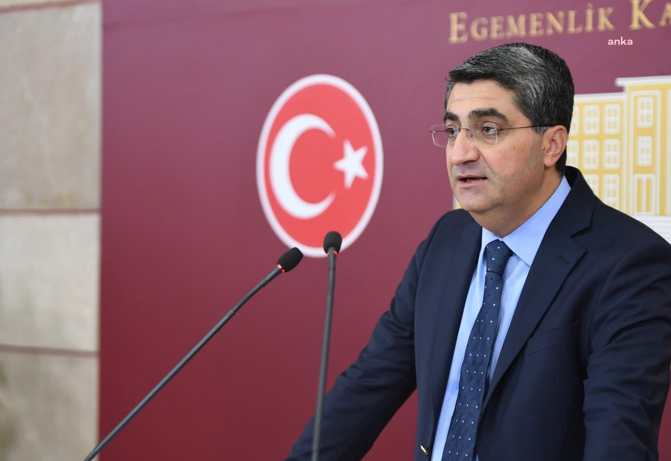 DEVA Partili Ekmen'den Bakan Kurum'a: "Son üç yıl içinde kıyı şeritlerinde kamuya ait alanlardan özel işletmelere tahsis edilen yer sayısı ve toplam metrekare ne kadardır?"