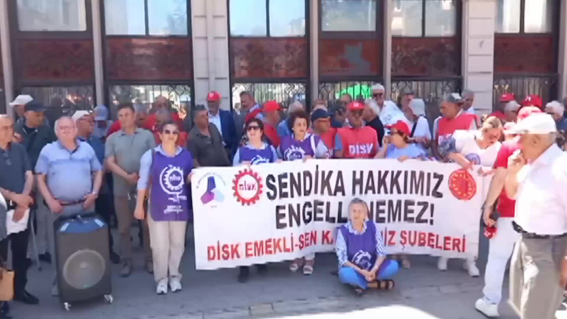 DİSK Emekli-Sen Karadeniz Şubeleri Samsun’da buluştu: "Bu iktidar kendi yarattığı krizin faturasını bize ödetmeye çalışıyor"