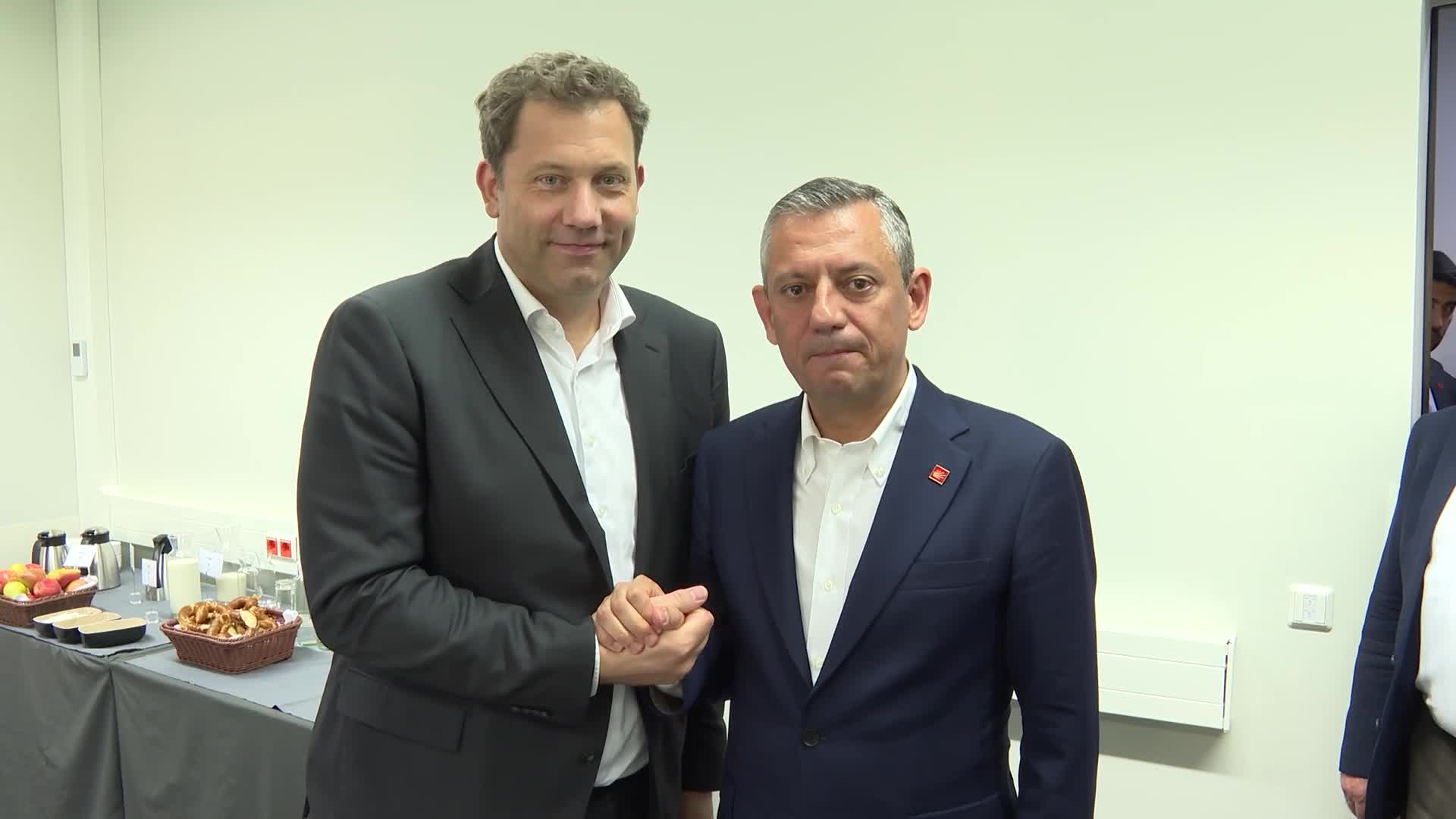 Özgür Özel, Berlin’de Lars Klingbeil ile görüştü