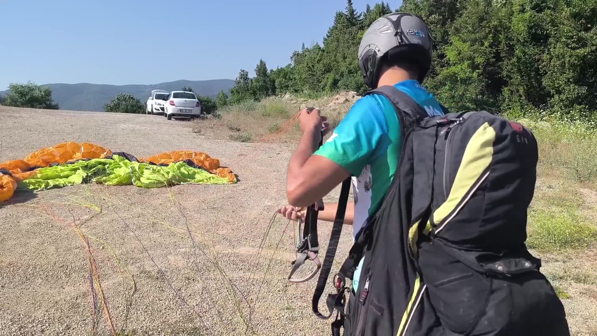 Yamaç paraşüt ile baklava teslimatı: Satışları azalan esnaf, farklı satış yöntemlerine yöneliyor