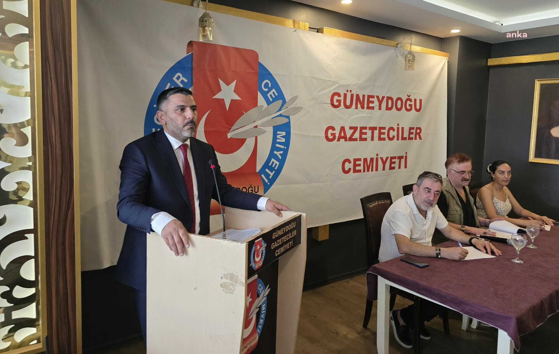Güneydoğu Gazeteciler Cemiyeti, Türkiye Gazeteciler Federasyonu’ndan ayrıldı… Cemiyet Başkanı Bozarslan: “Irkçılığa karşı ses çıkarmayan bir yapıda kalamazdık”