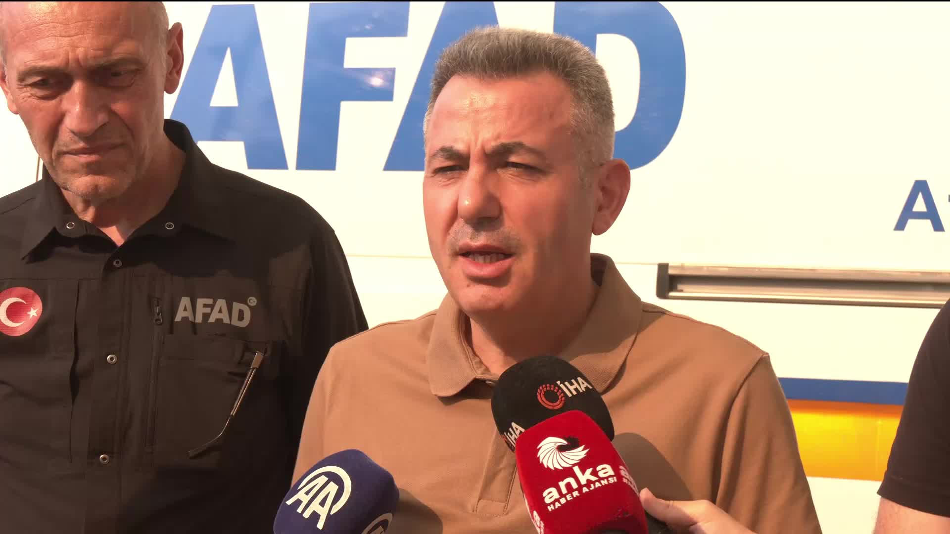 Menderes ve Seferihisar yangınları devam ediyor... Tarım ve Orman Bakanı İbrahim Yumaklı İzmir’e geliyor