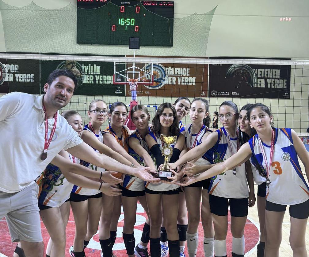 Muğla Büyükşehir Belediyesi Voleybol Takımı'ndan çifte başarı