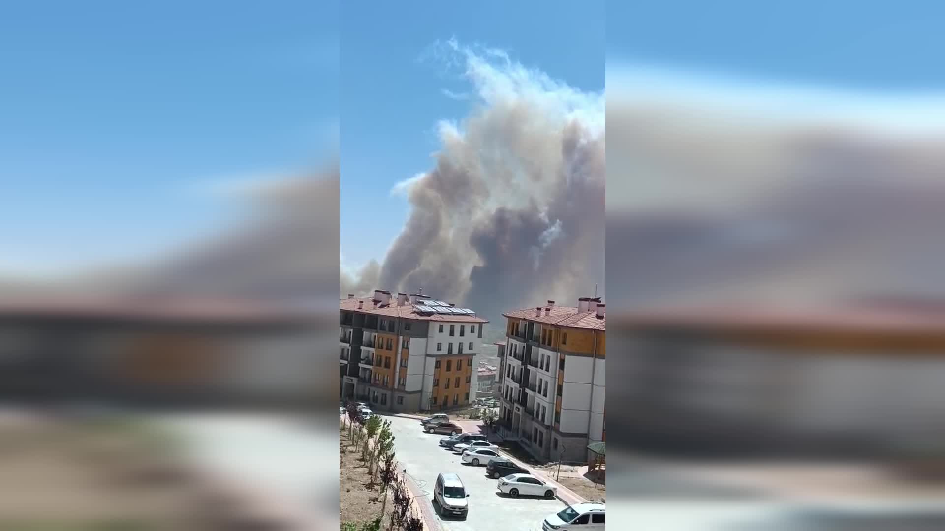Hatay’da çıkan yangın yerleşim yerlerine ulaştı, evlerden tahliyeler başladı