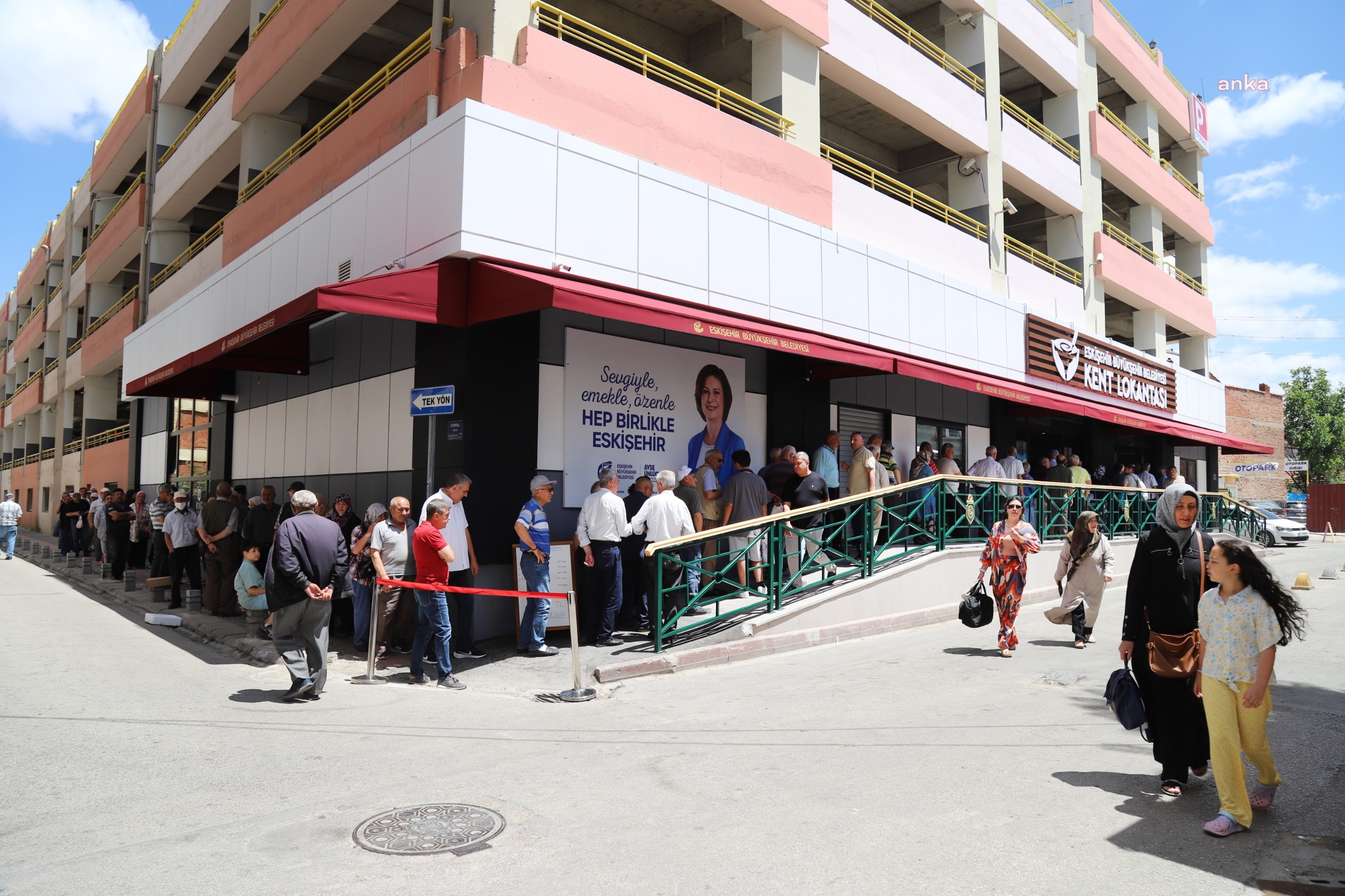 Eskişehir Kent Lokantası, yeni yerinde hizmet vermeye devam ediyor