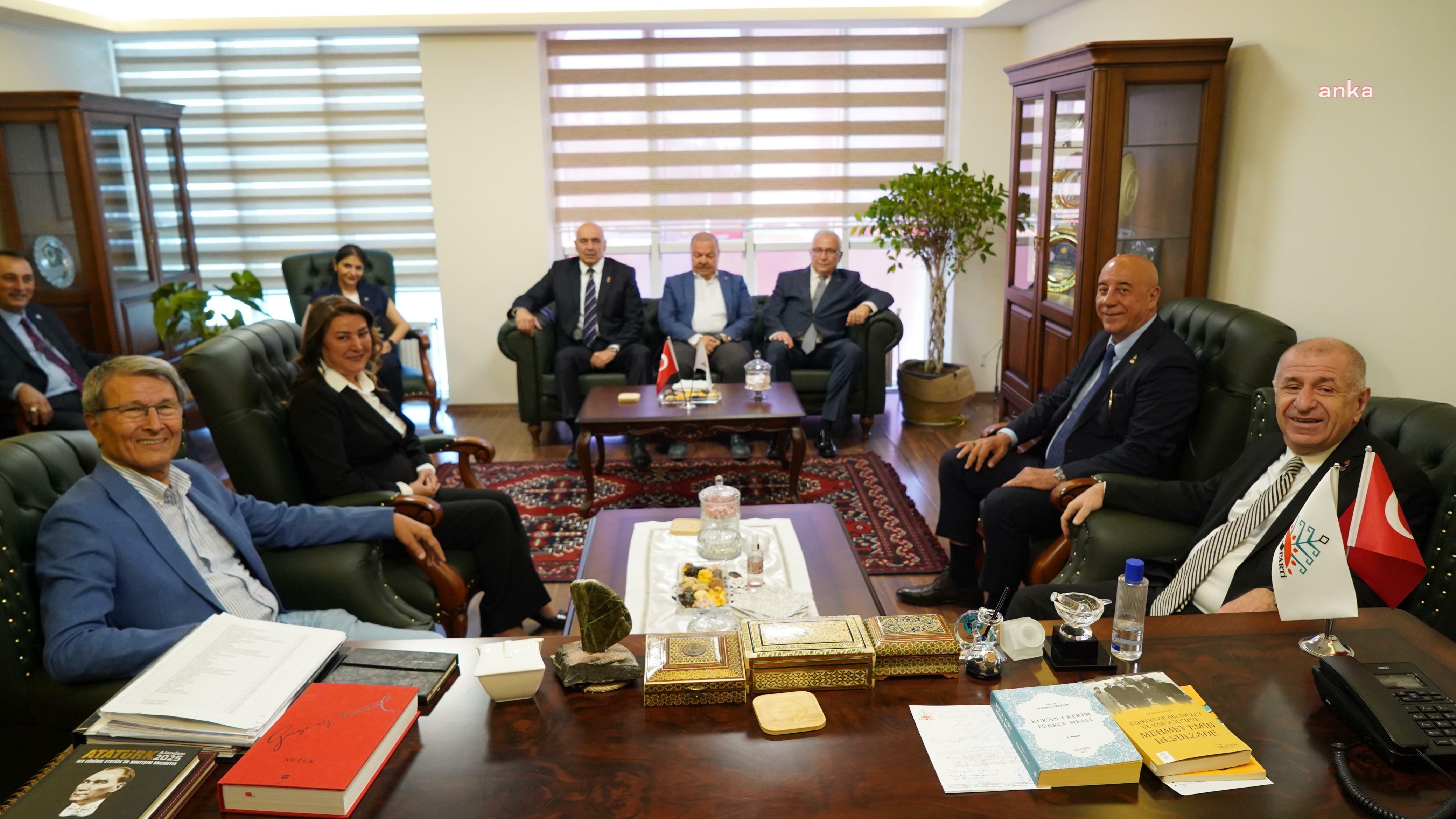 Ümit Özdağ: "Askerlerine yapılan saldırı konusunda halkı bilgilendirmeyen iktidarın orman yangınları konusunda bilgilendirmemesine şaşırmamak gerek"