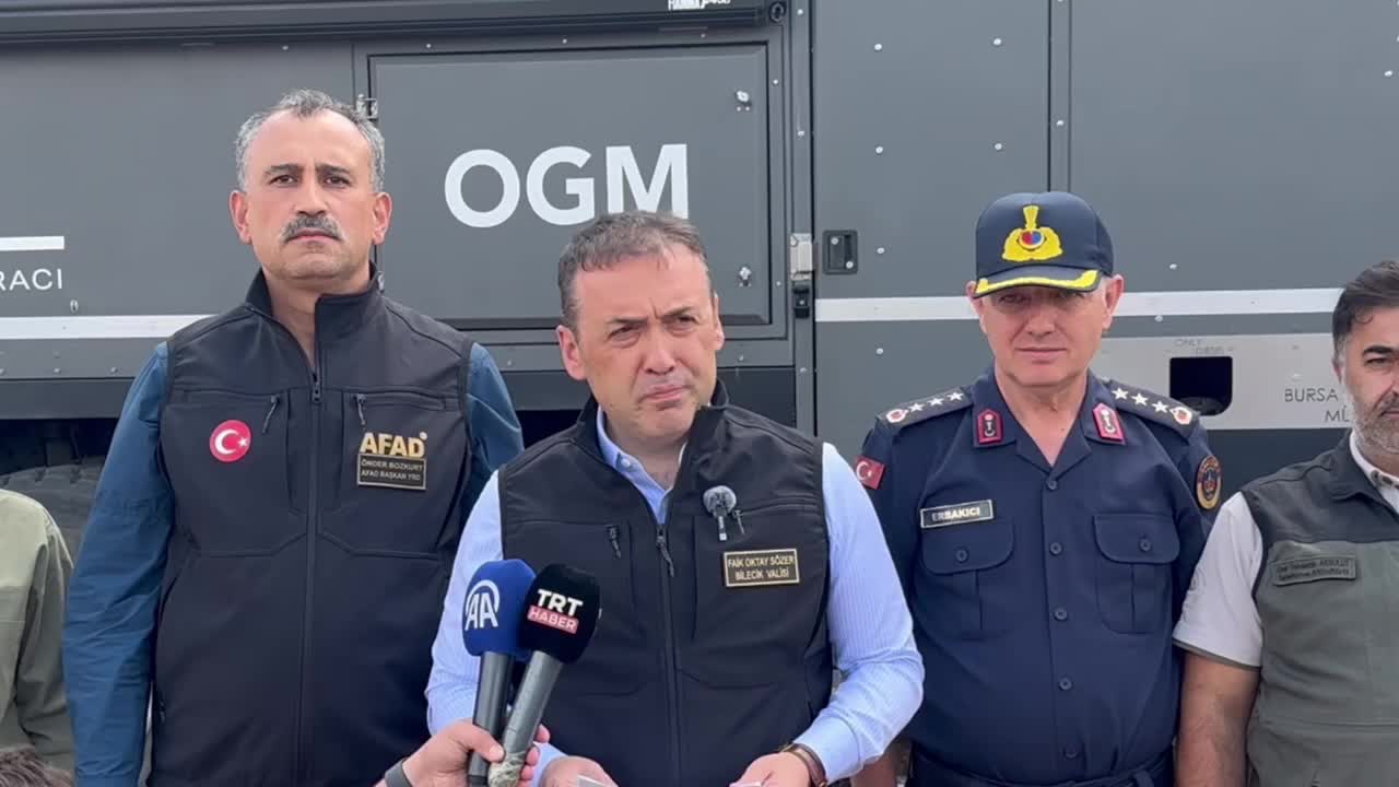 Bilecik Valisi Oktay: "Evi yanan ve AFAD’dan hak sahibi olacak vatandaşlarımızın evlerini en kısa sürede yeniden inşa edeceğiz"