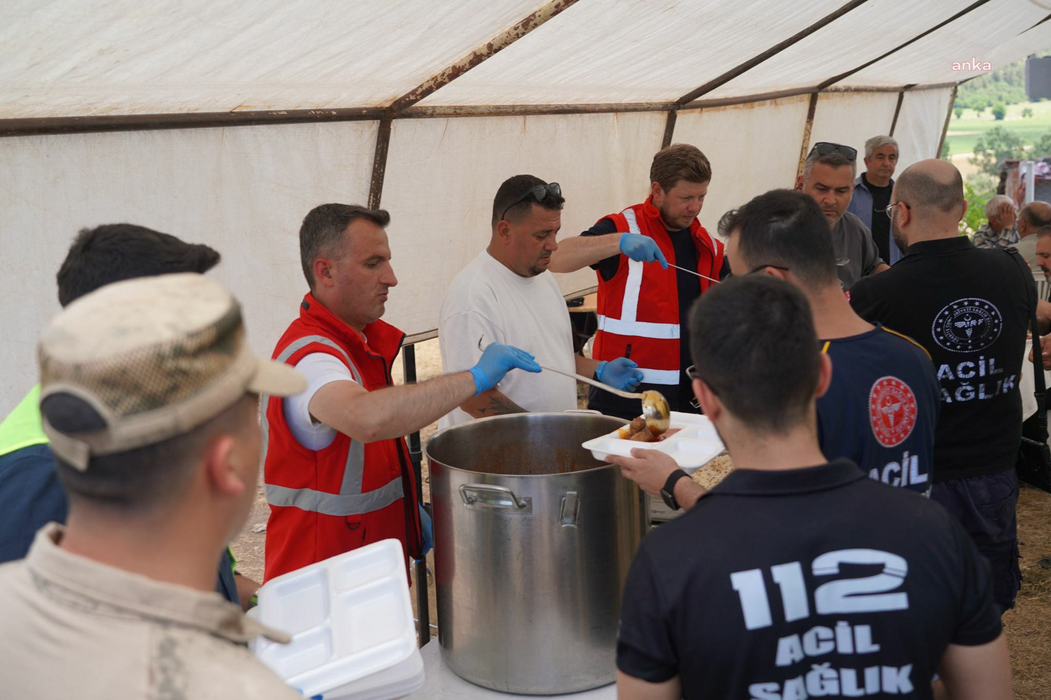 Bilecik Belediyesi, yangın bölgesinde çalışmalarını sürdürüyor