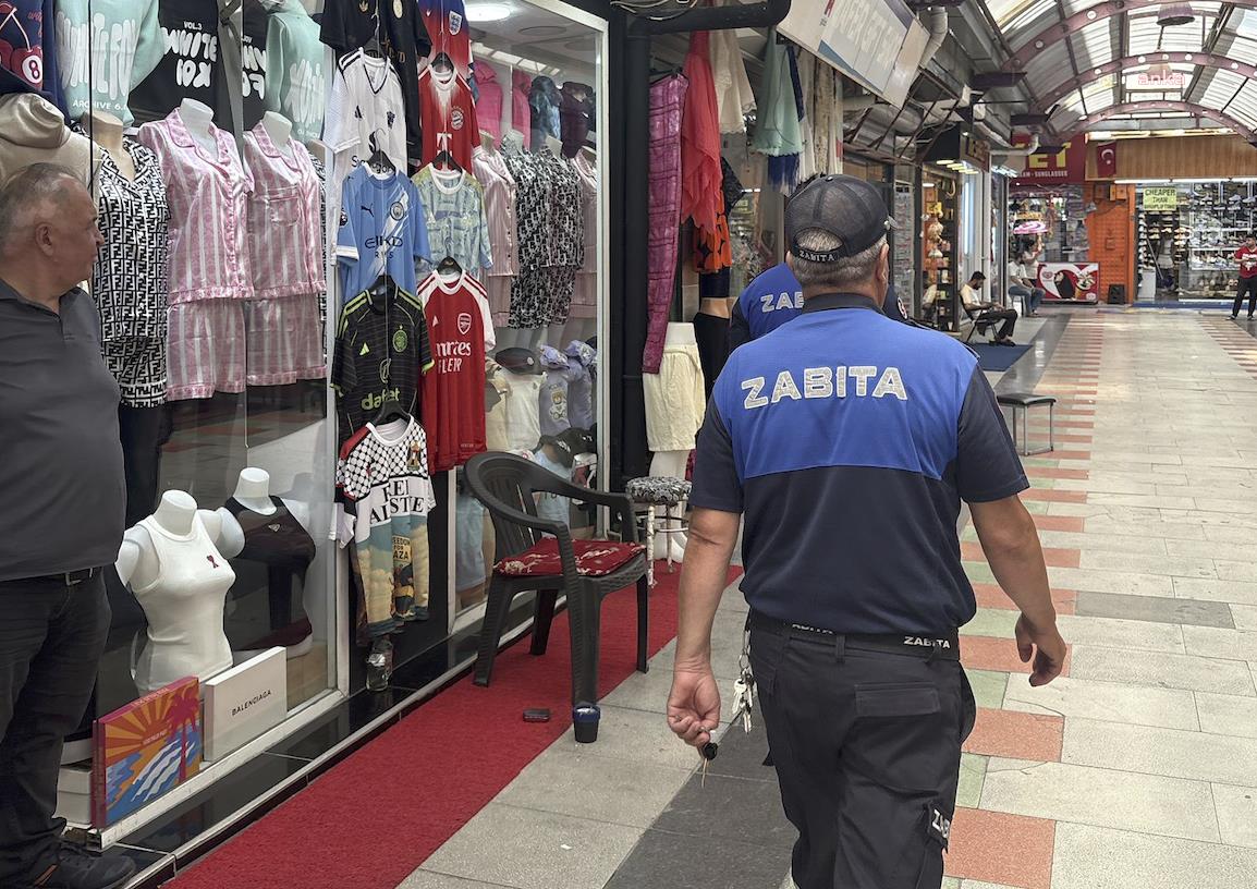 Marmaris’te yol işgali ve hanutçuluğa sıkı denetim