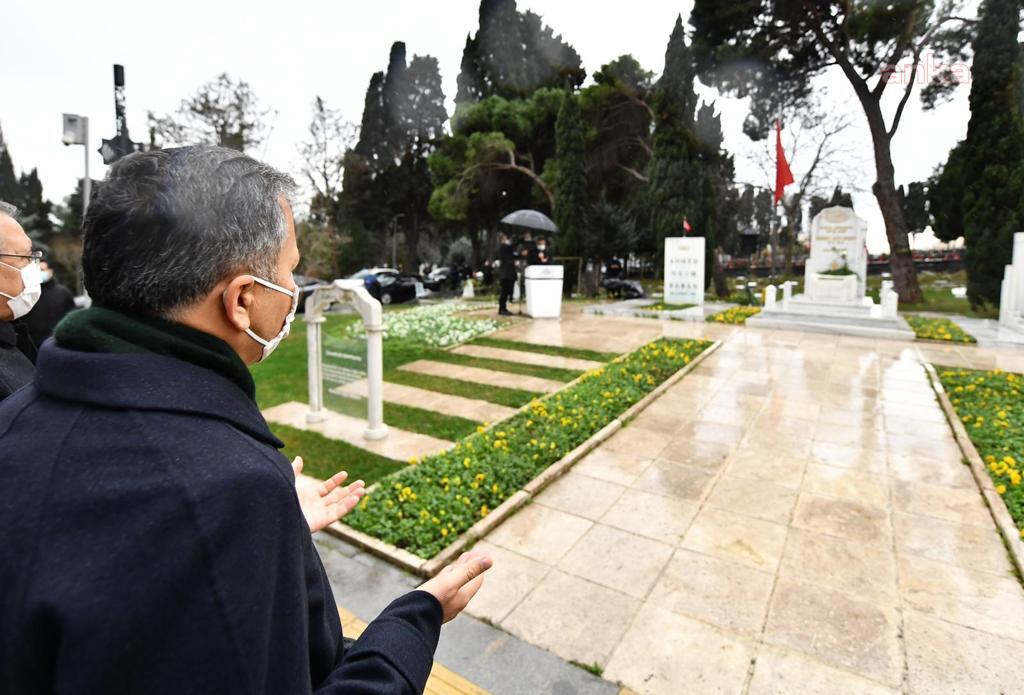 MEHMET AKİF ERSOY, ÖLÜMÜNÜN 84. YILINDA KABRİ BAŞINDA ANILDI