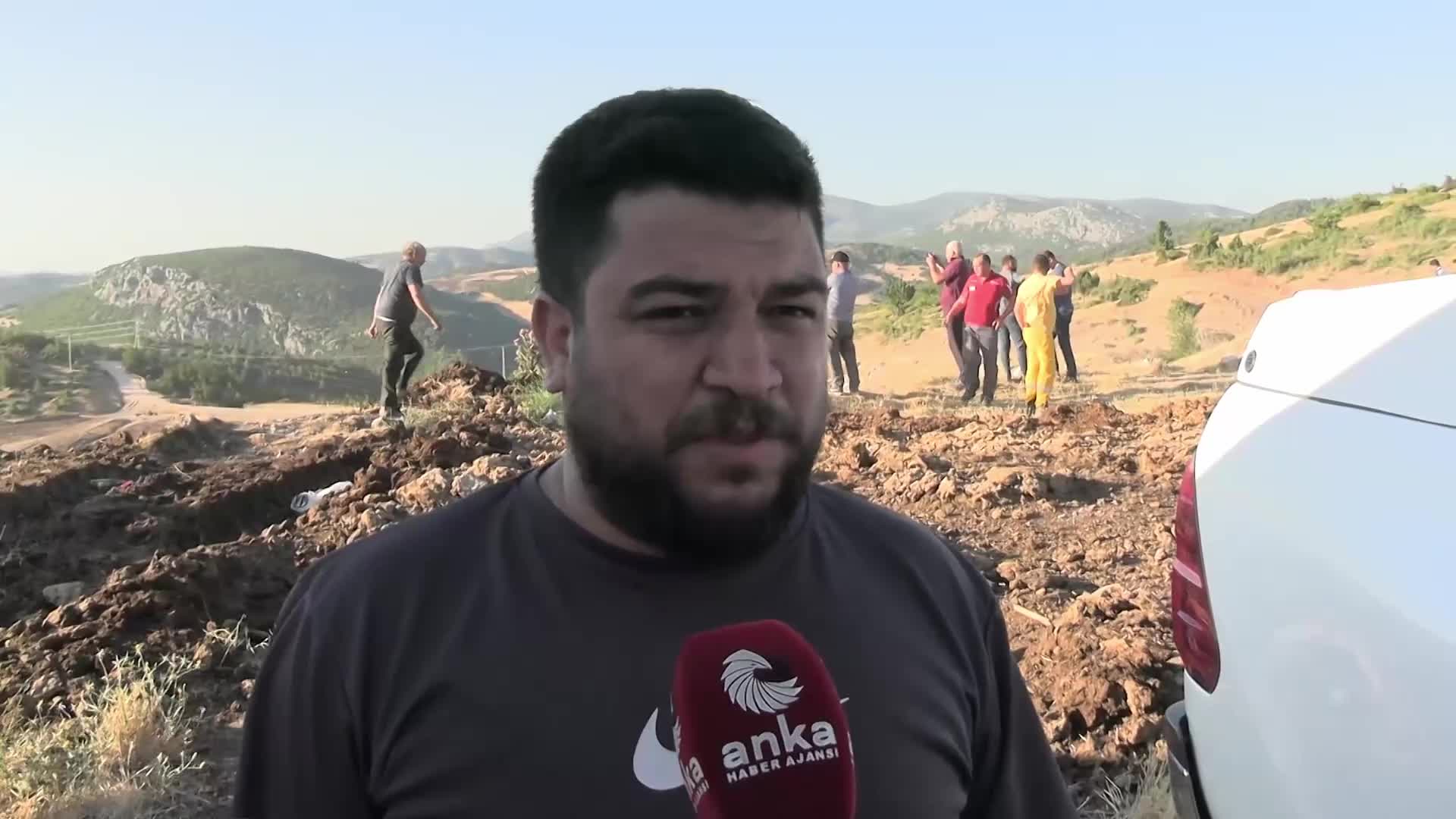 Akhisar yangını 3. gününde... Bölge halkının geçim kaynağı zeytinlikler alevlere teslim oldu: “2 bin ağaç kaybım var”