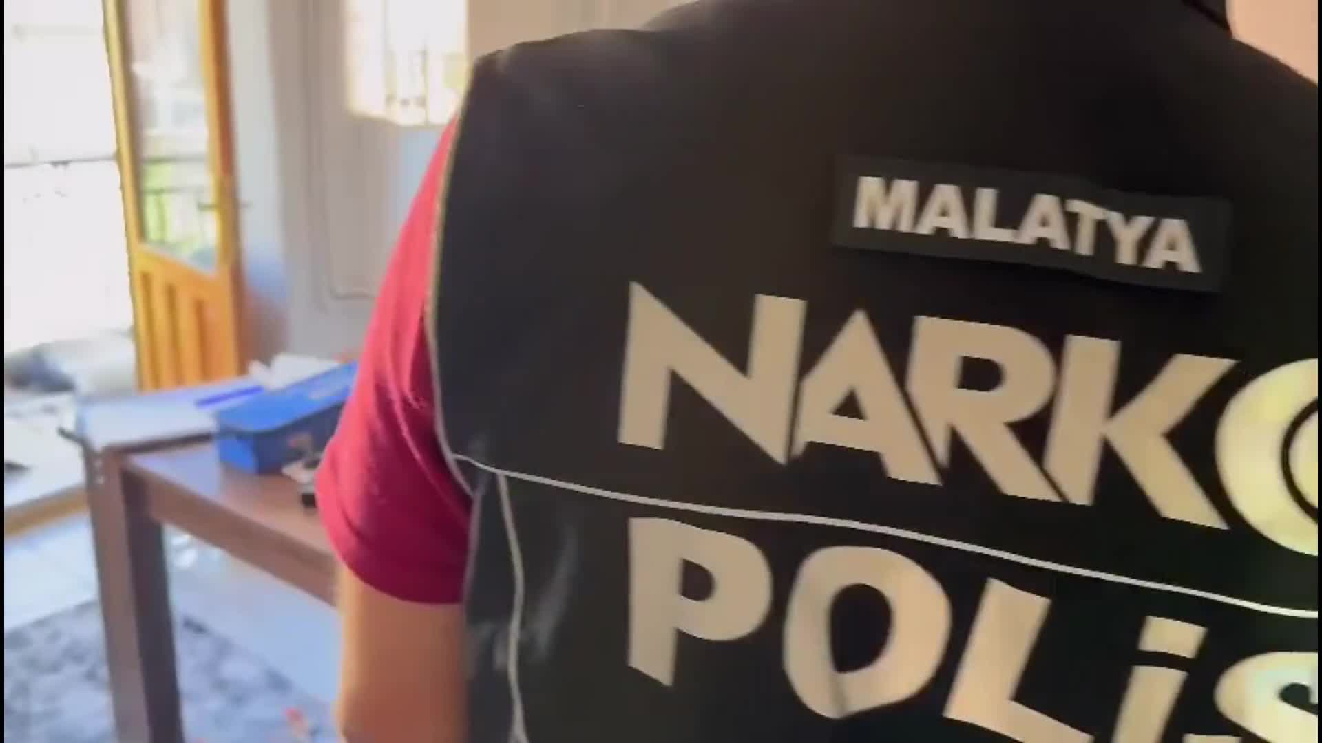 Malatya’da uyuşturucu operasyonu: 8 kişi tutuklandı, uyuşturucu ve silah ele geçirildi