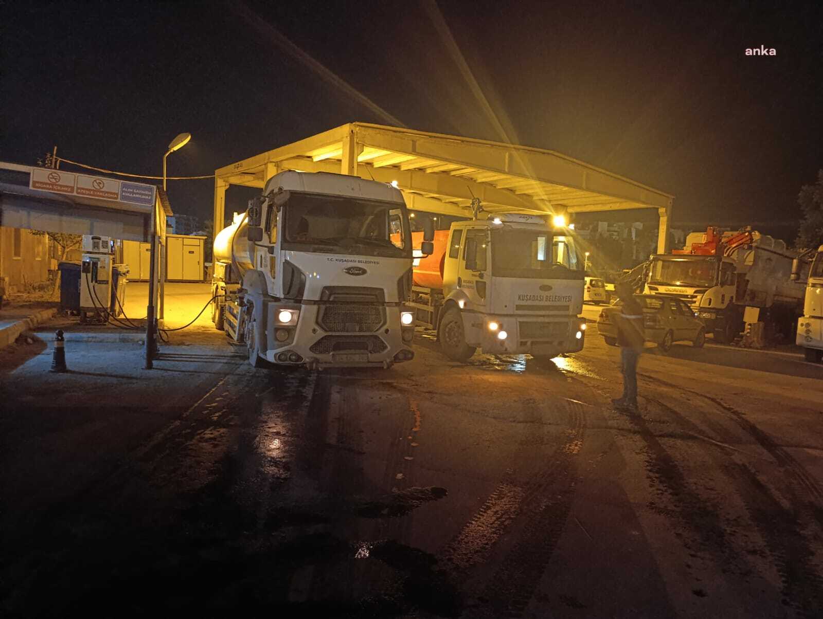 Kuşadası Belediyesi'nden Seferhisar'da devam eden yangına müdahale için su tankeri desteği