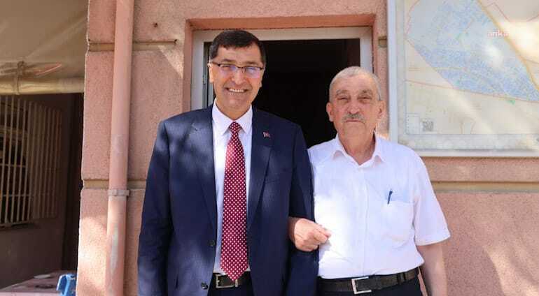 Kütahya Belediye Başkanı Kahveci'den hacdan dönen muhtarlara ziyaret