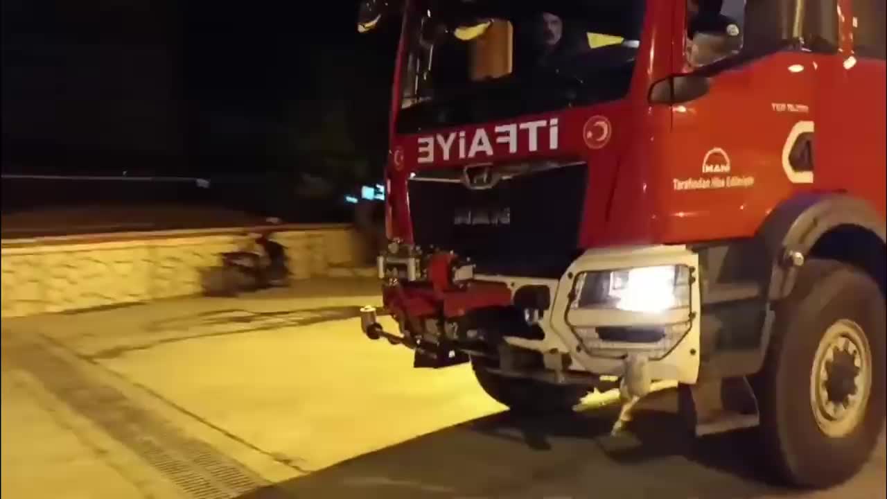 Adıyaman Belediyesi’nden Hatay’daki yangınla mücadele çalışmalarına personel ve araç desteği