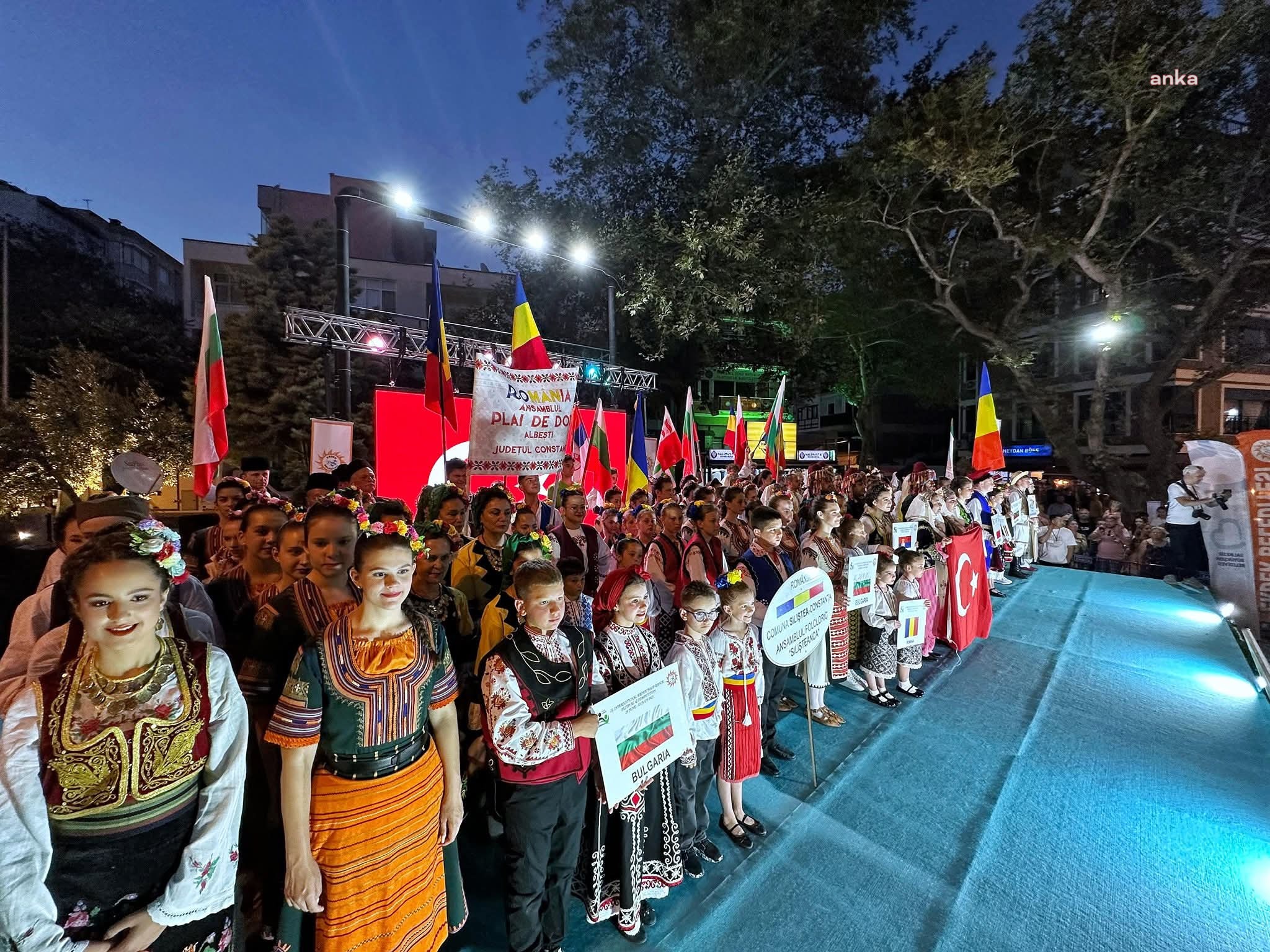 Bandırma Belediye Başkanı Mirza: "Uluslararası Halk Dansları Festivali, izleyenlere unutulmaz bir gece yaşattı"