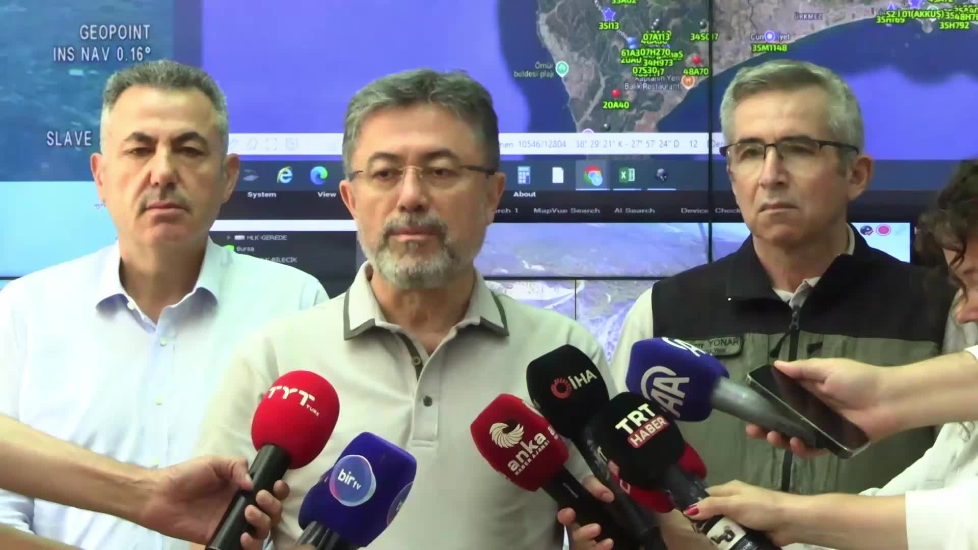 Tarım ve Orman Bakanı Yumaklı: “6 yangın şu anda devam ediyor. Seferihisar ve Menderes yangınlarını oldukça kolayladık”