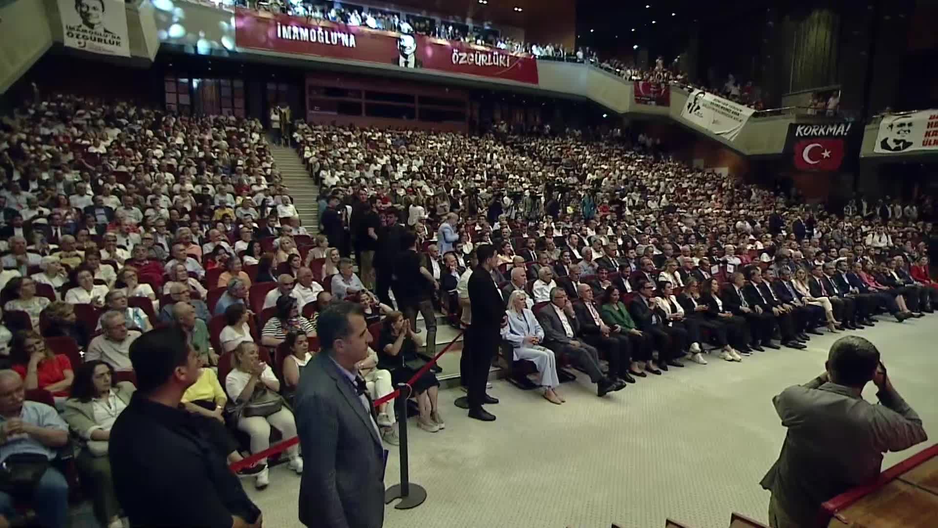 Demokrasi ve Adaletin 100. Kara Gününde "100 Karası” Toplantısı... Özgür Özel: "İmamoğlu Cumhurbaşkanı Adayı olduğunda tabloda kırmızı olmayan hiçbir il kalmayacaktır"
