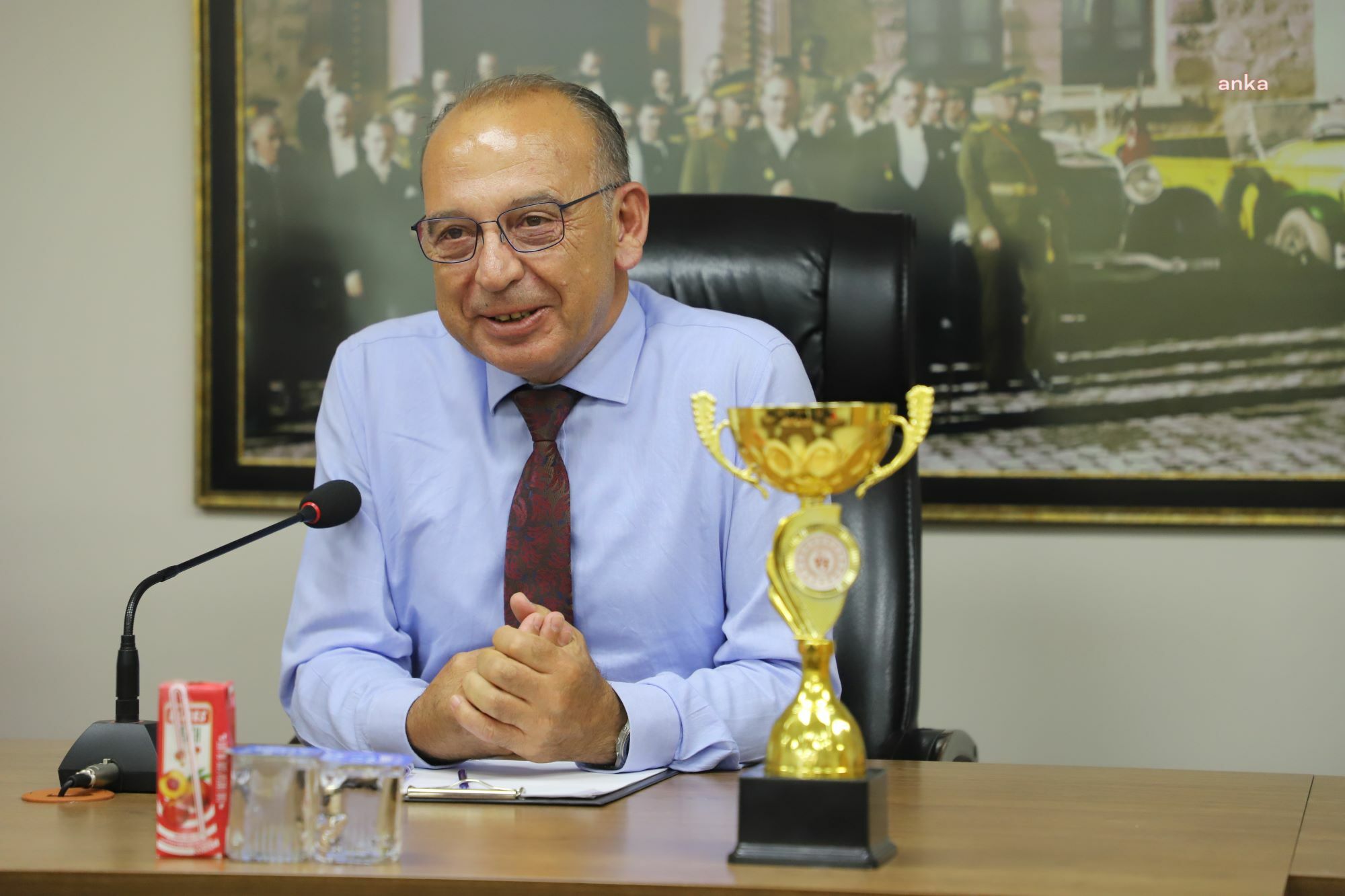 Turgutlu Belediyespor, ikincilik kupasını Başkan Akın’la paylaştı