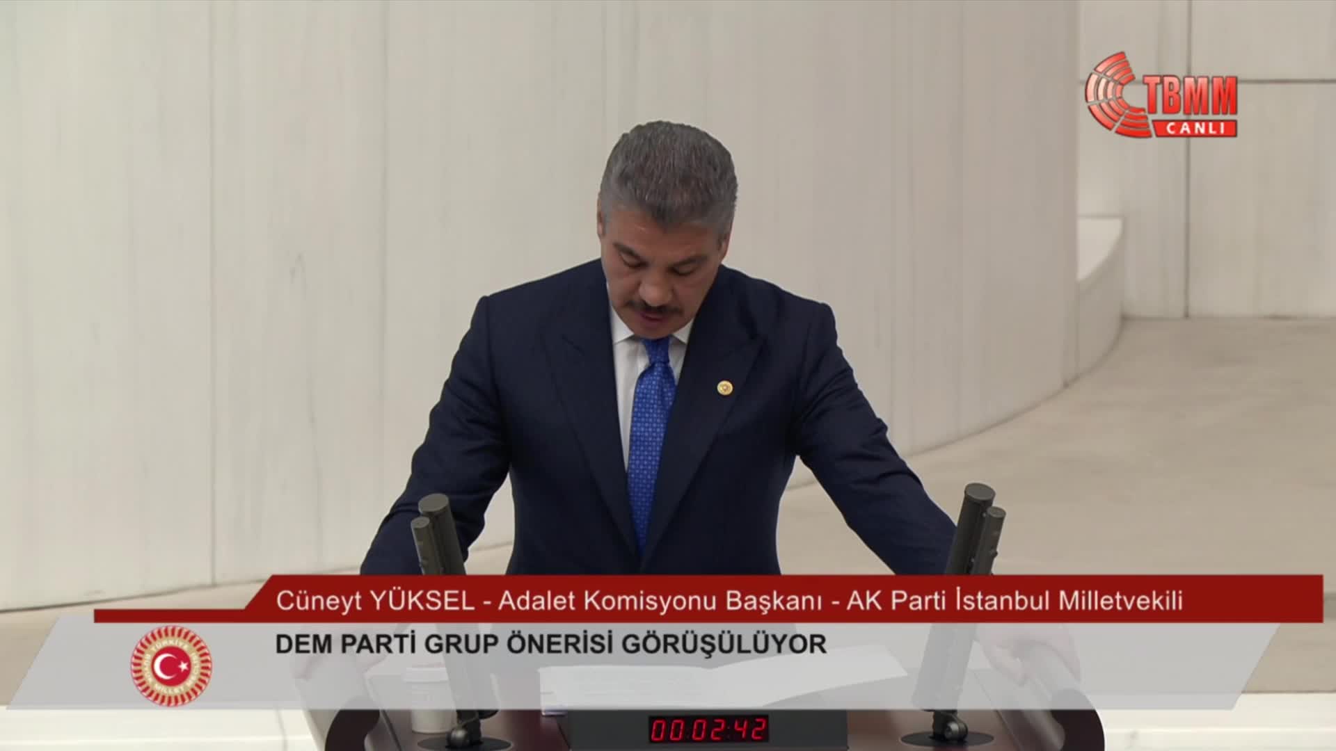 TBMM Genel Kurulu'nda AK Parti ile DEM Parti arasında "Kobani davası" gerilimi... "Adalet Komisyonu Başkanı nasıl insanların gözünün içine baka baka yalan söyler?"