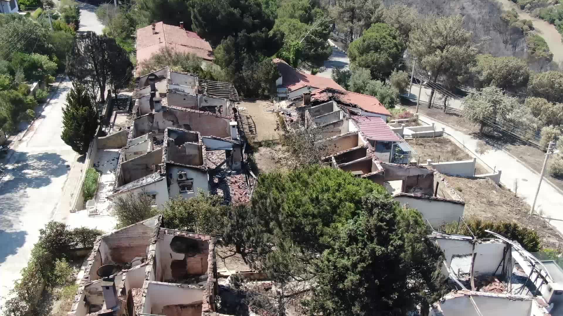 Yangın gitti arkasında enkazı kaldı... “Dağ taş her taraf kül yığınına dönüşmüş durumda. Burada nasıl yaşanır artık”