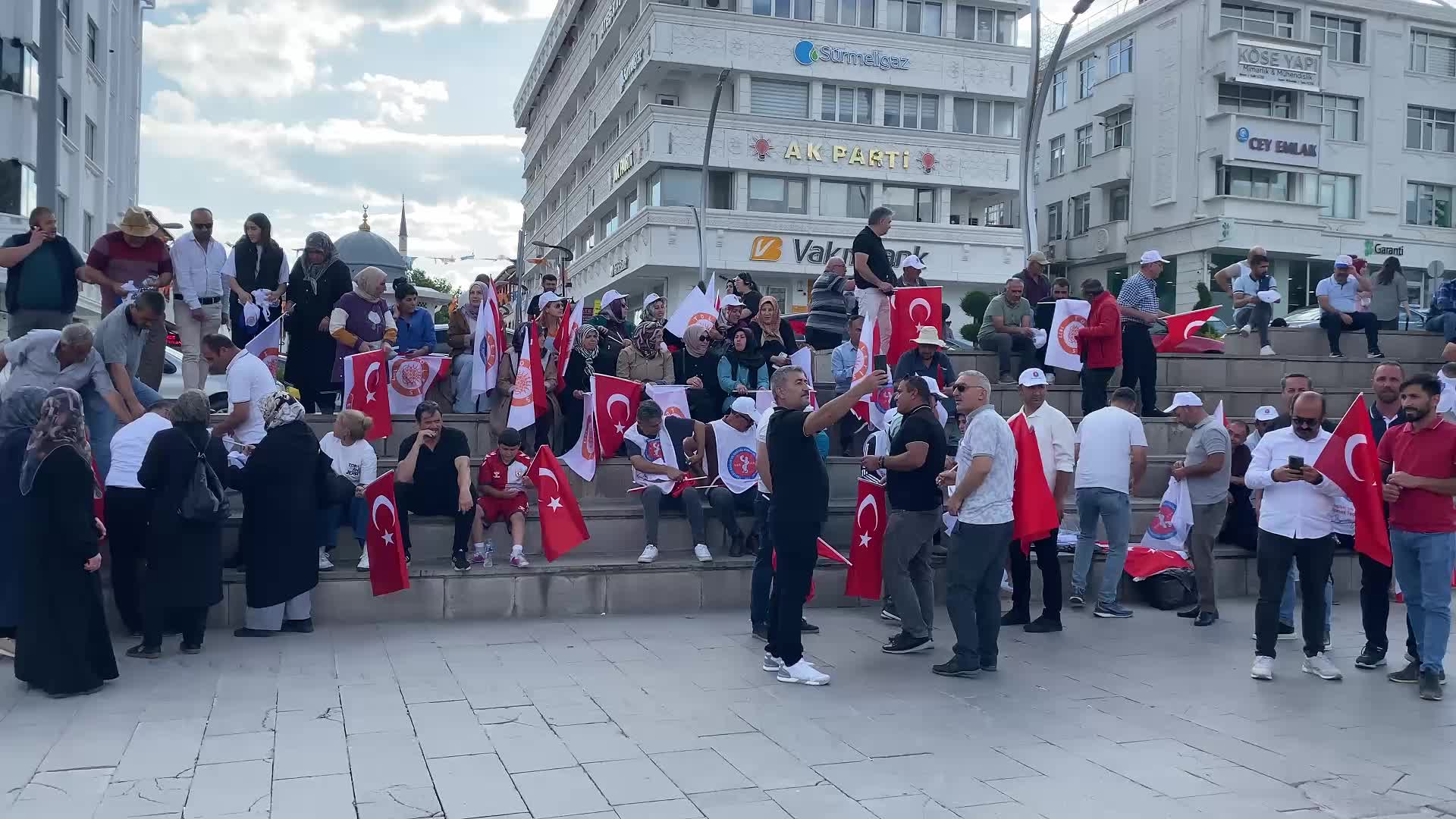Yozgat’ta emekçilerin eylemi devam ediyor