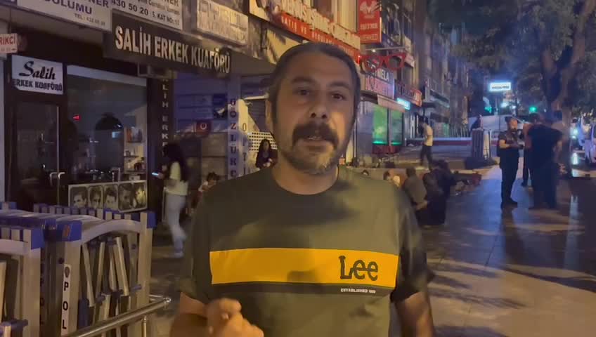 Özel Sektör Öğretmenleri Sendikası’ndan gözaltına alınan 23 eğitimcinin serbest bırakılmasının ardından, sendika üyeleri sendika binası önünde nöbet tutmaya başladı