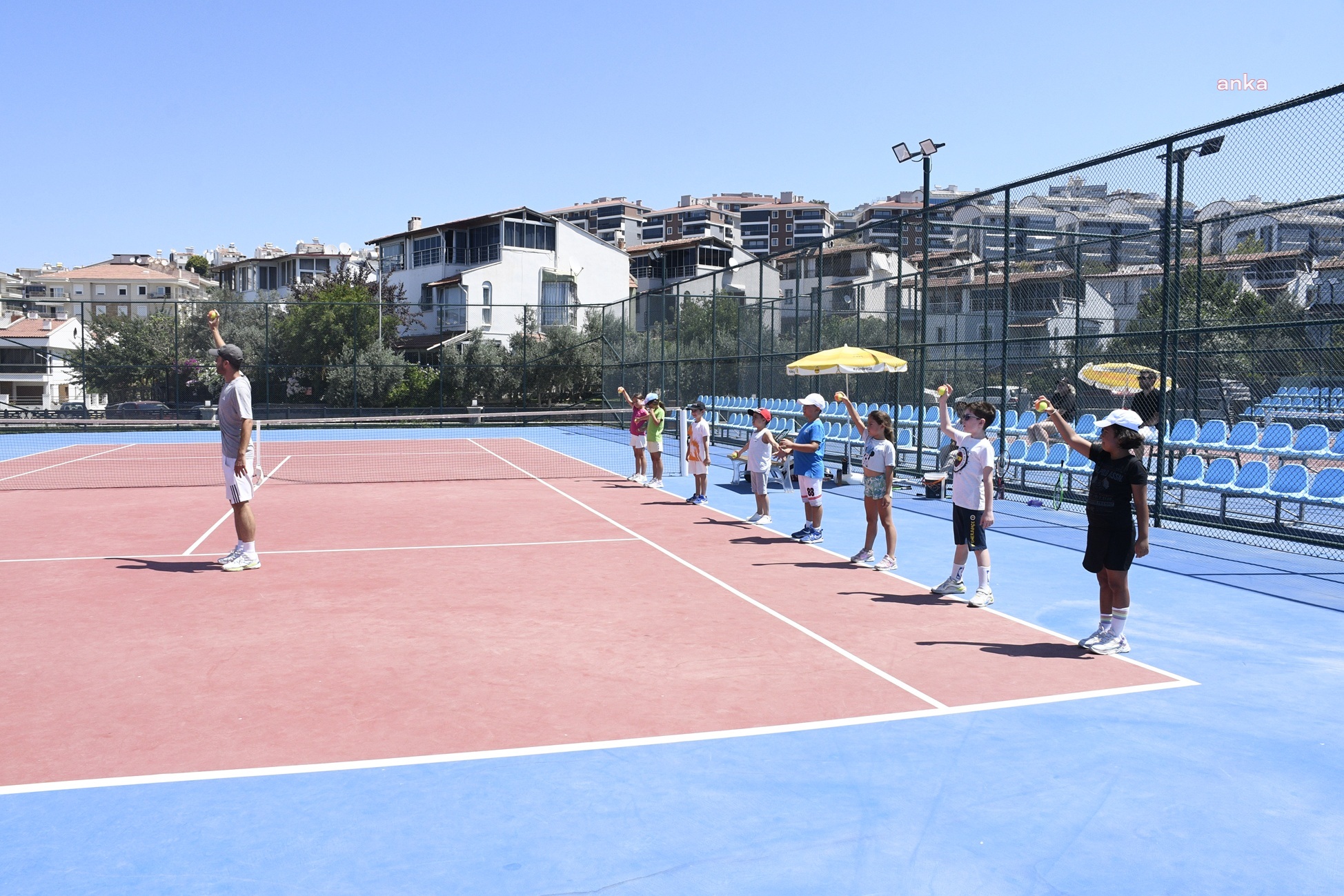Kuşadası Tenis Kulübü, çocuklar için eğitimlere başladı