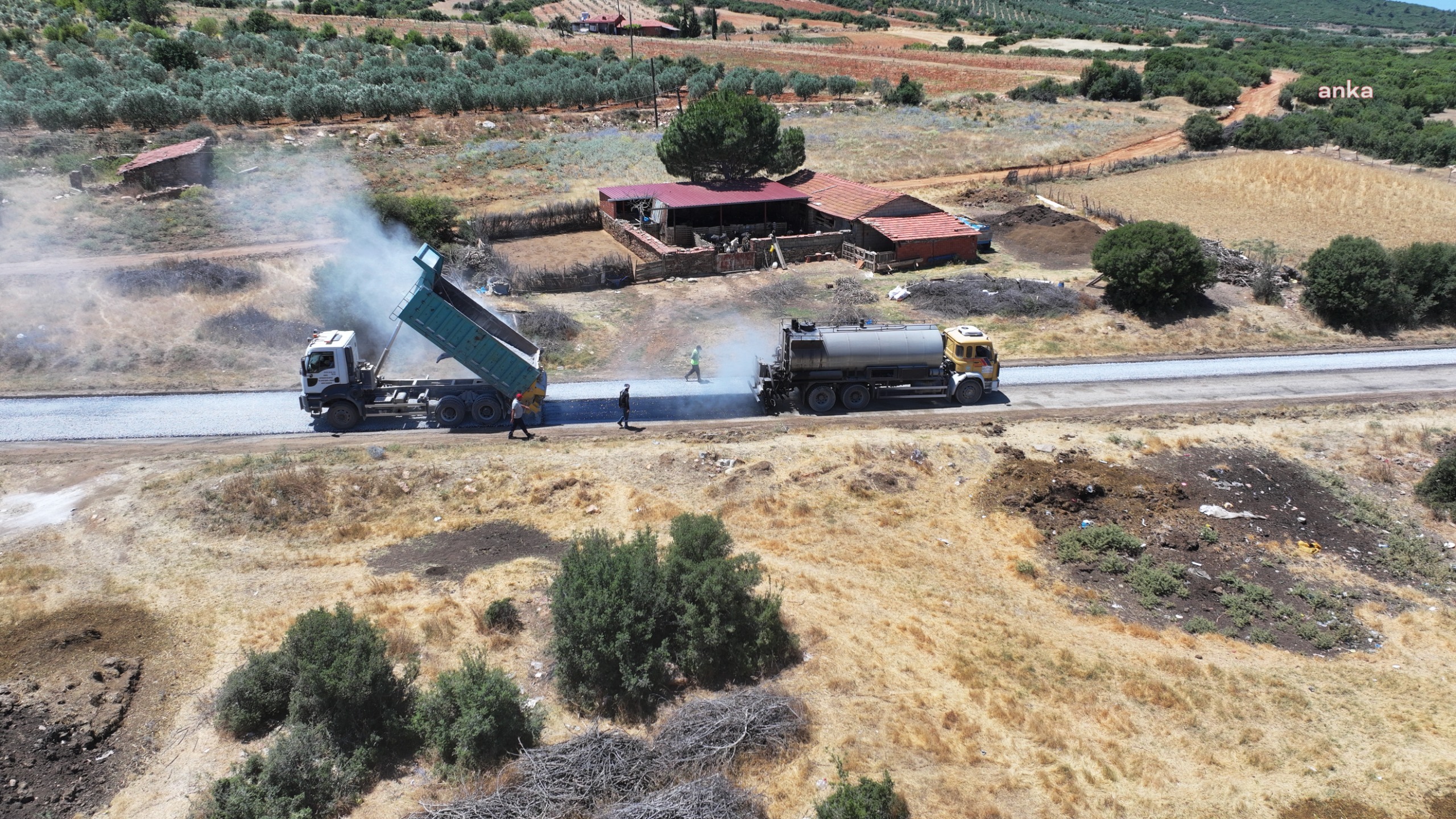 Manisa Büyükşehir Belediyesi, ilçelerde asfalt çalışmalarına devam ediyor