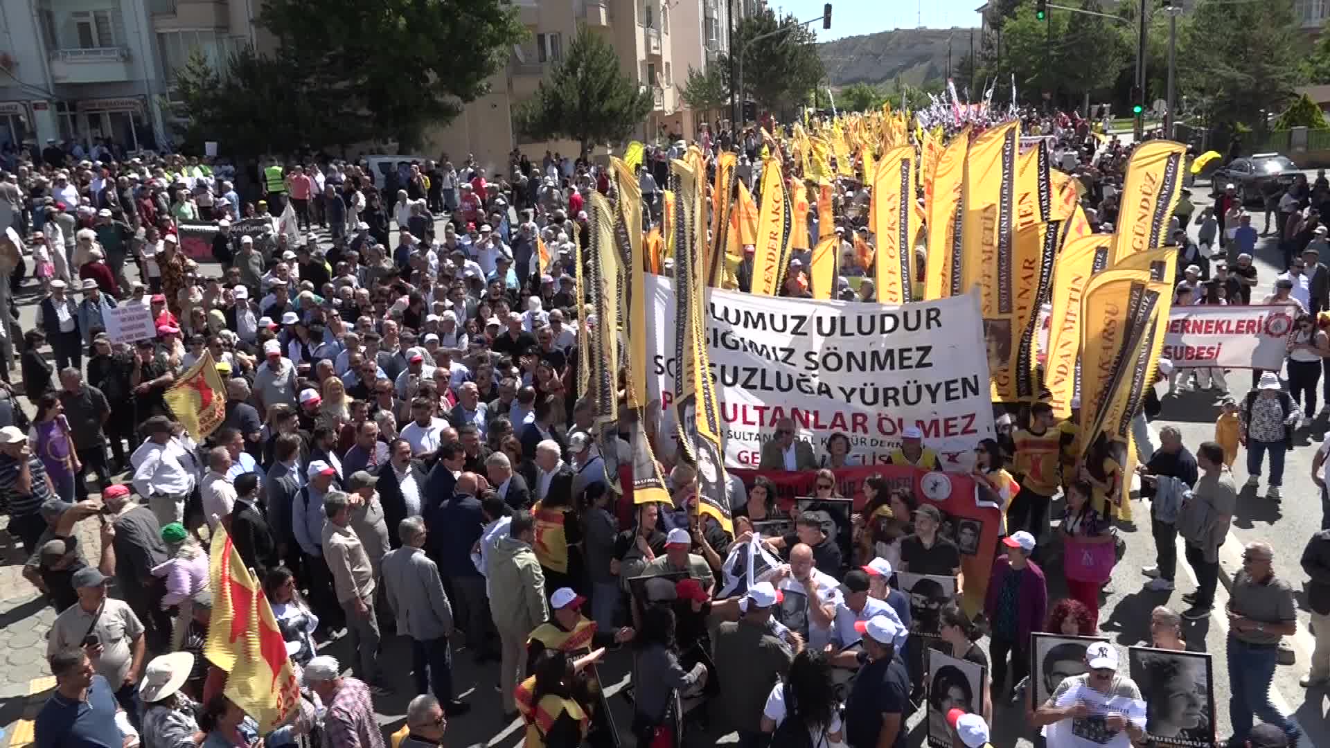 Madımak Katliamı'nın 32'nci yılında 33 aydın Sivas'ta anıldı