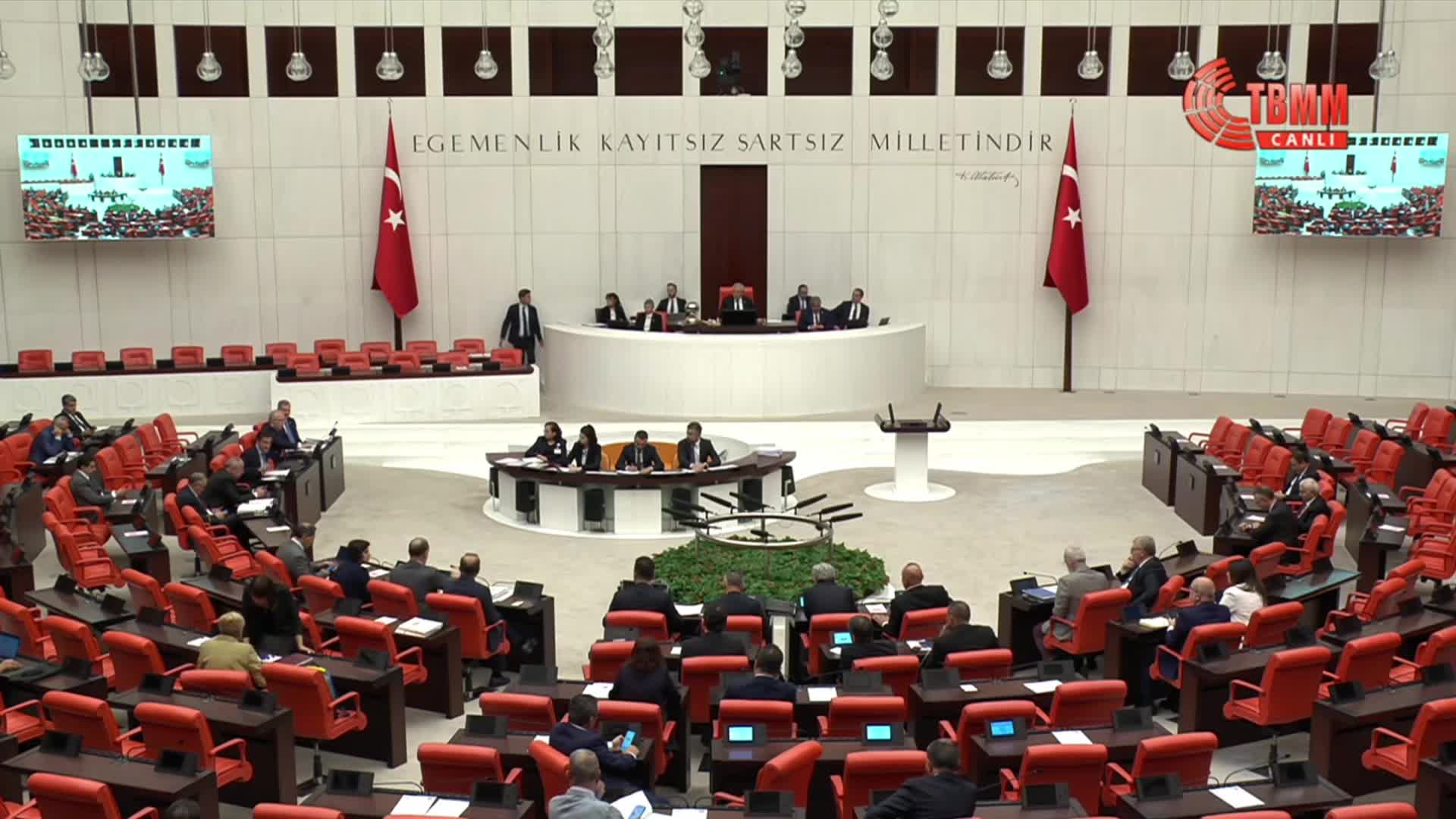 TBMM Genel Kurulu'nda AK Partili Özcan'ın, "Peygamberimiz ve Cumhurbaşkanımız bizim en hassas noktalarımızdır" sözleri tepki çekti