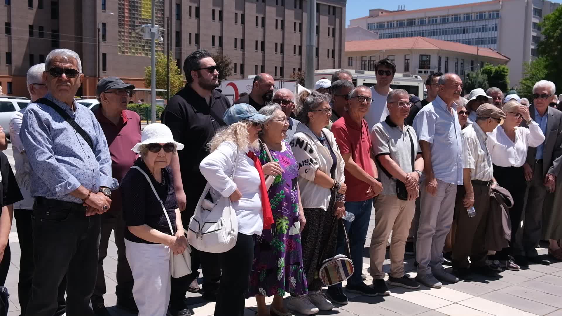 Madımak Katliamı'nın 32. yılı... Eskişehir'de hayatını kaybedenler anıldı
