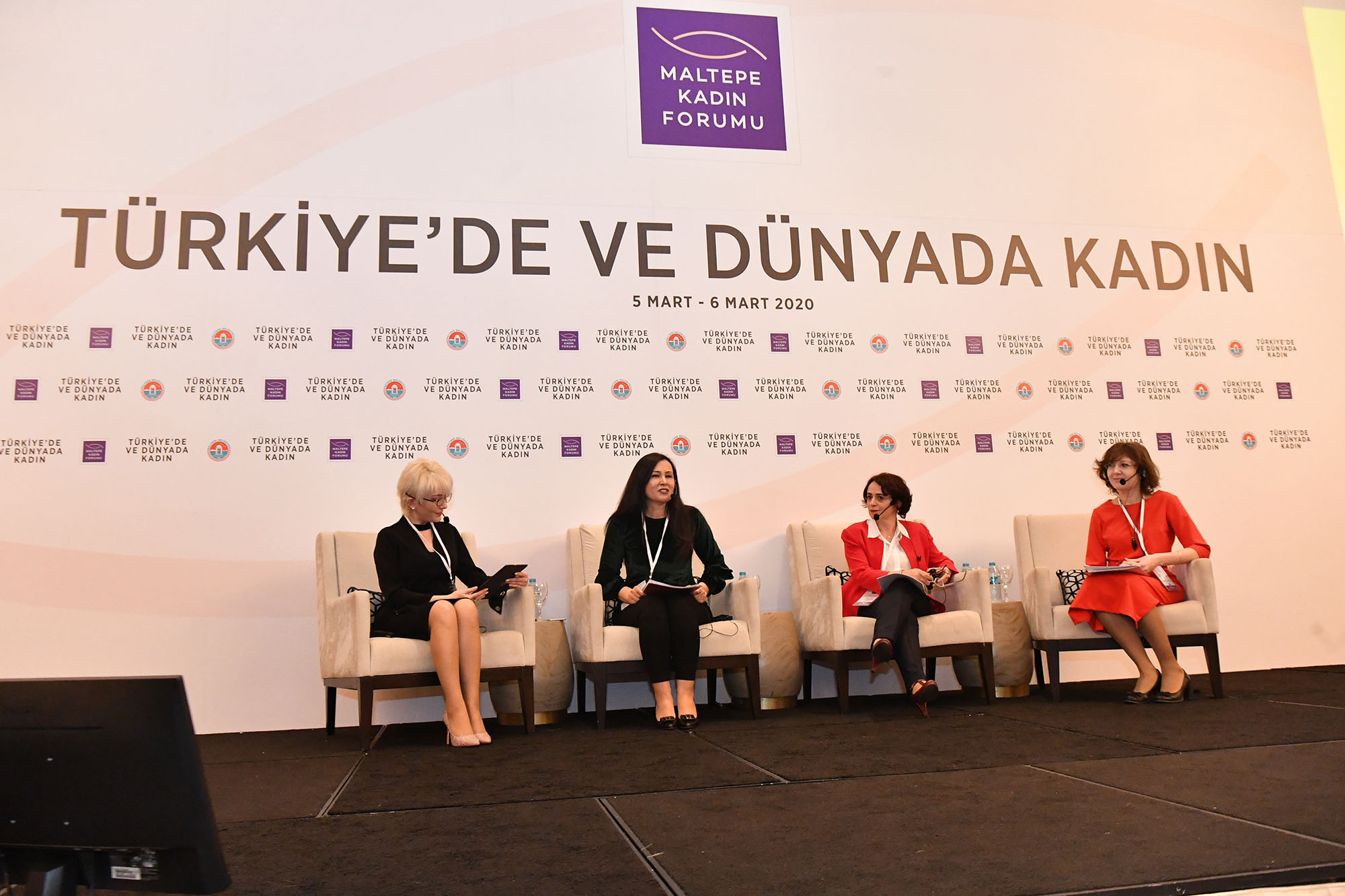 KADINLAR, MALTEPE'DE DÜZENLENEN FORUMDA BULUŞTU