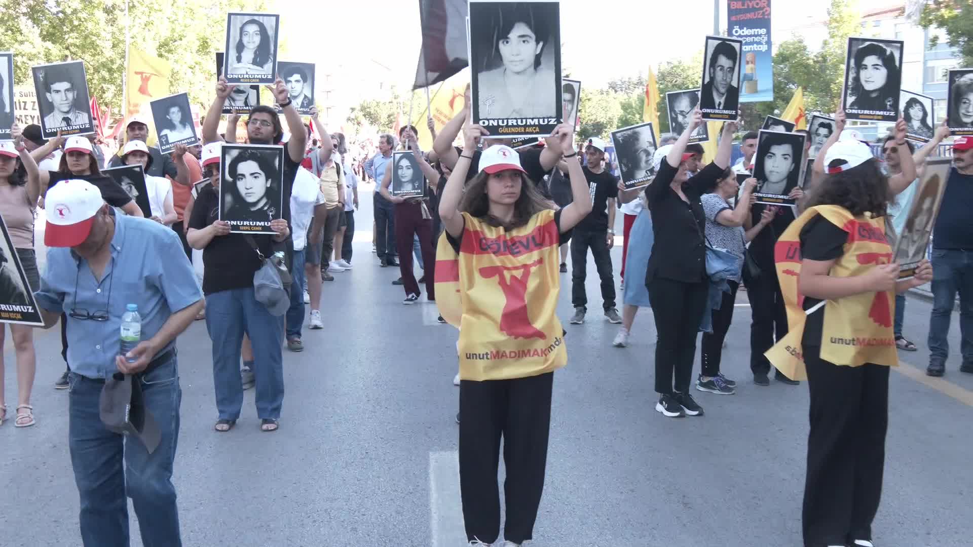 Madımak Katliamı'nda can verenler Ankara'daki miting ile anıldı...''Sadece Türkiye'nin değil, insanlık tarihinin kara lekesi''