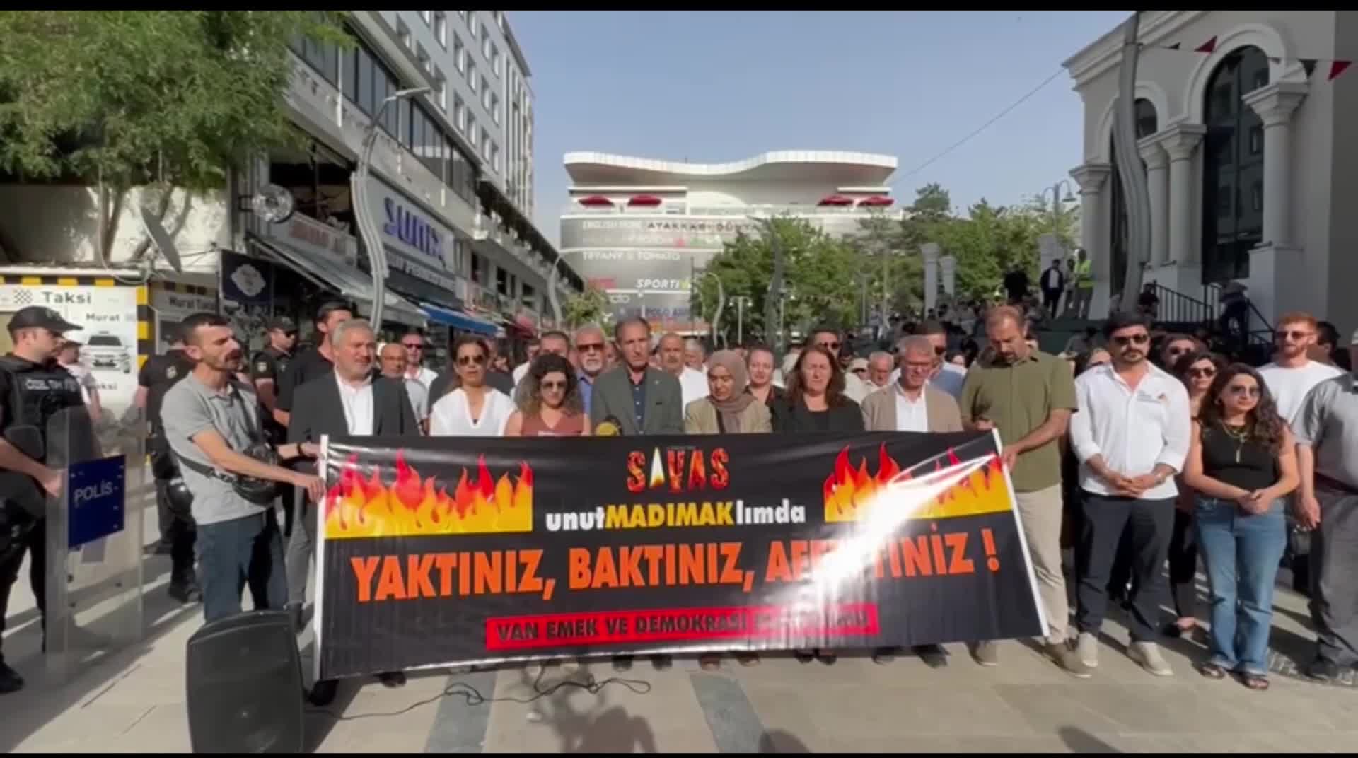 Madımak Katliamı'nda yaşamını yitirenler Van'da anıldı