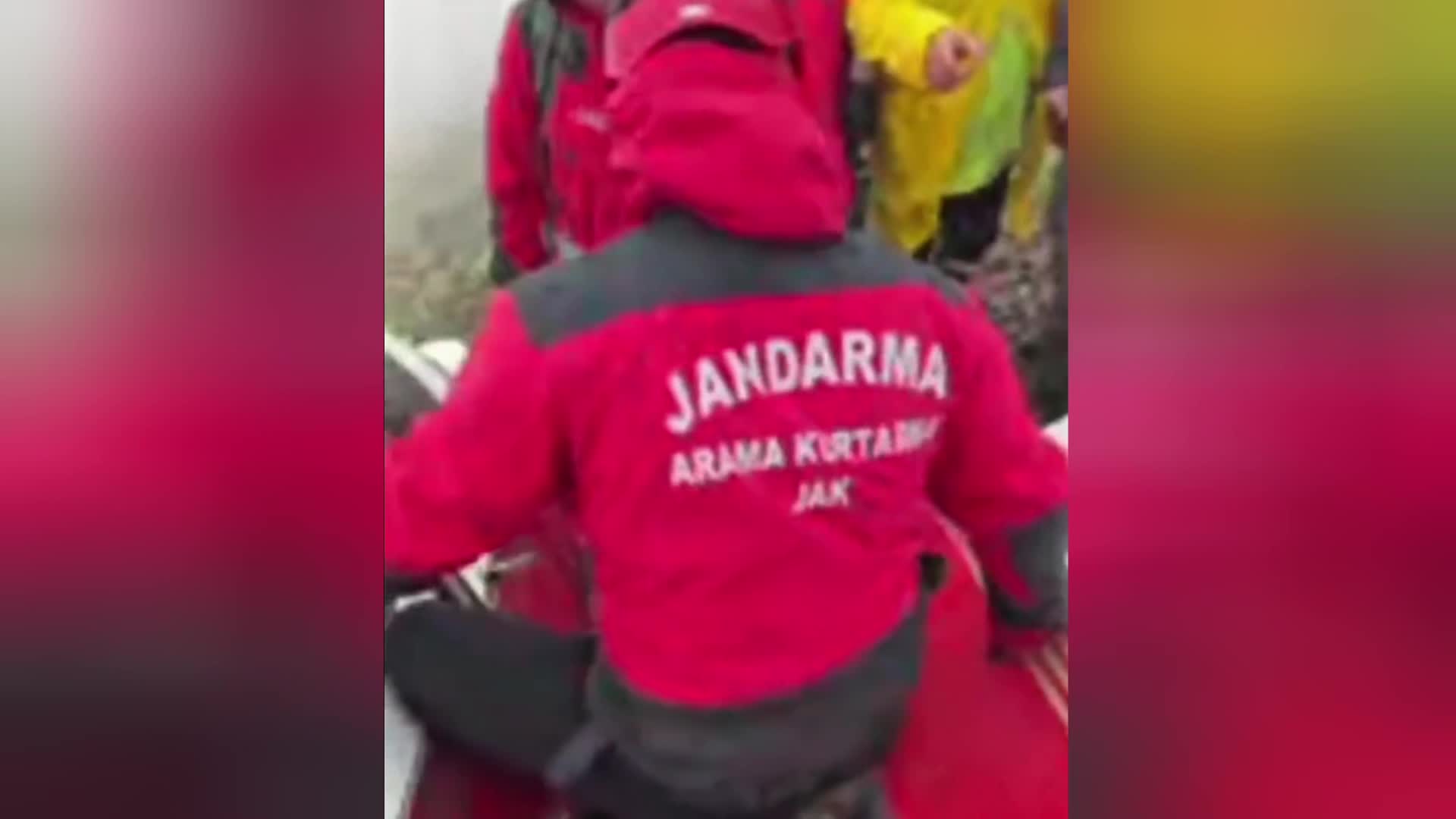Kaçkar Dağları'ndaki uçak kazası… İçişleri Bakanı Ali Yerlikaya, yolcunun kurtarıldığı anları paylaştı