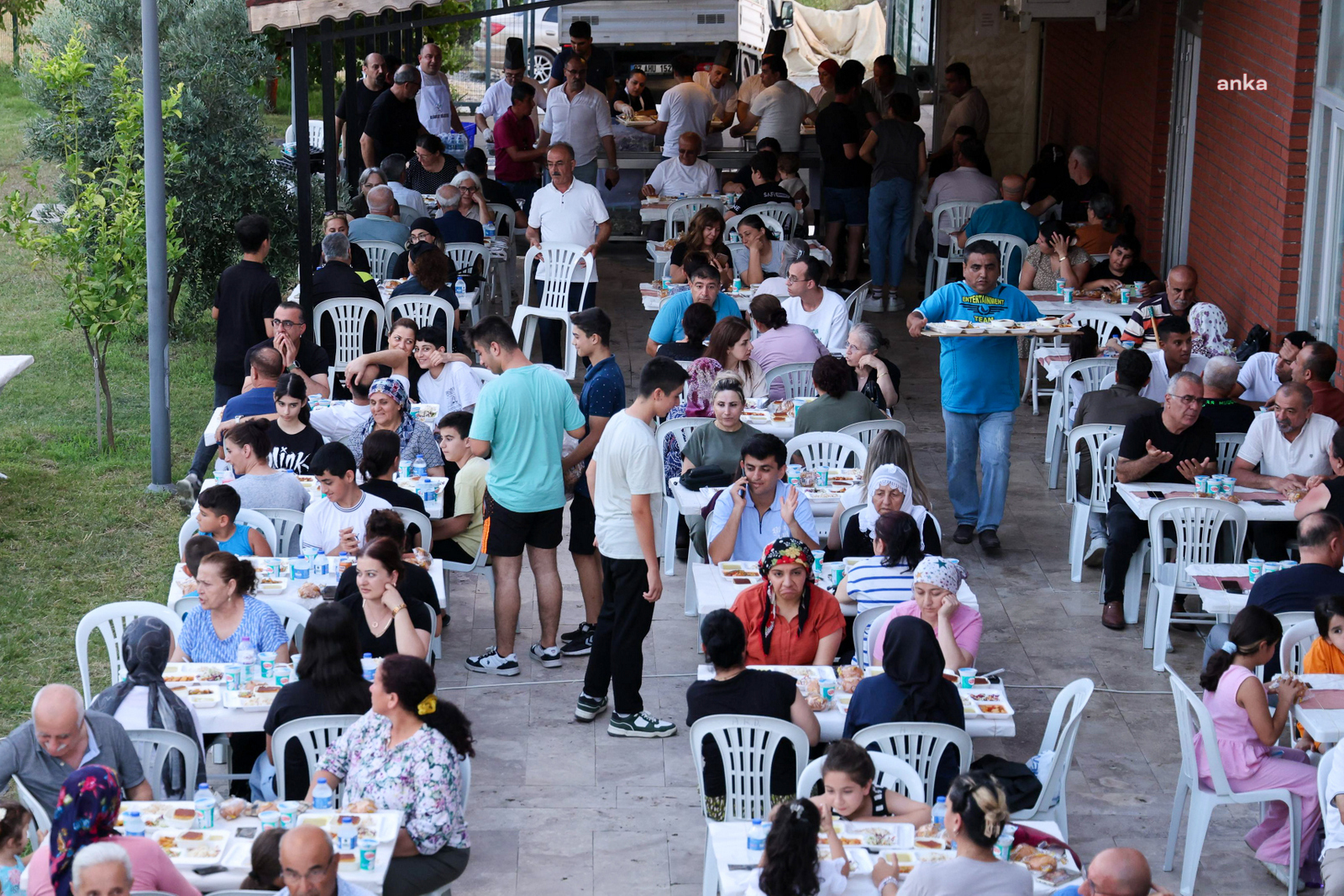 Manavgat Belediyesi Başkan Vekili Çiçek, vatandaşlarla oruç açma lokmasında buluştu