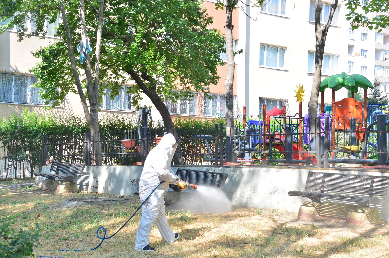 Beylikdüzü’nde kene ve haşereyle mücadele için ilaçlama çalışmaları yoğunlaştı