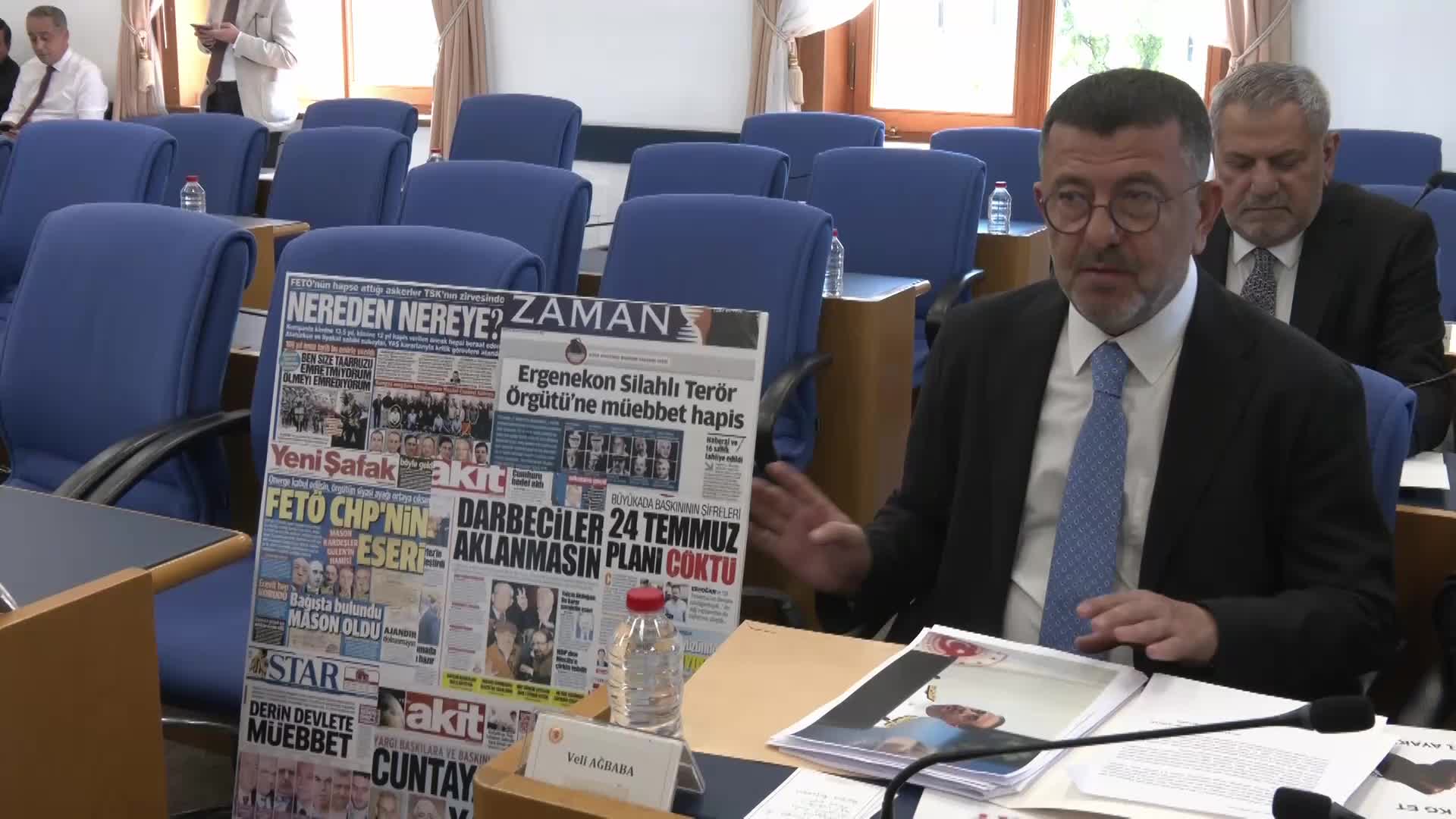 TBMM Plan ve Bütçe Komisyonu toplantısı protestolarla başladı... Veli Ağbaba: “Bugün eğer emekli zammı 2 bin 500 olursa AK Partili vekilleri, bu teklifi verenleri sokaktaki emekli teyzeler terlikle kovalarlar”