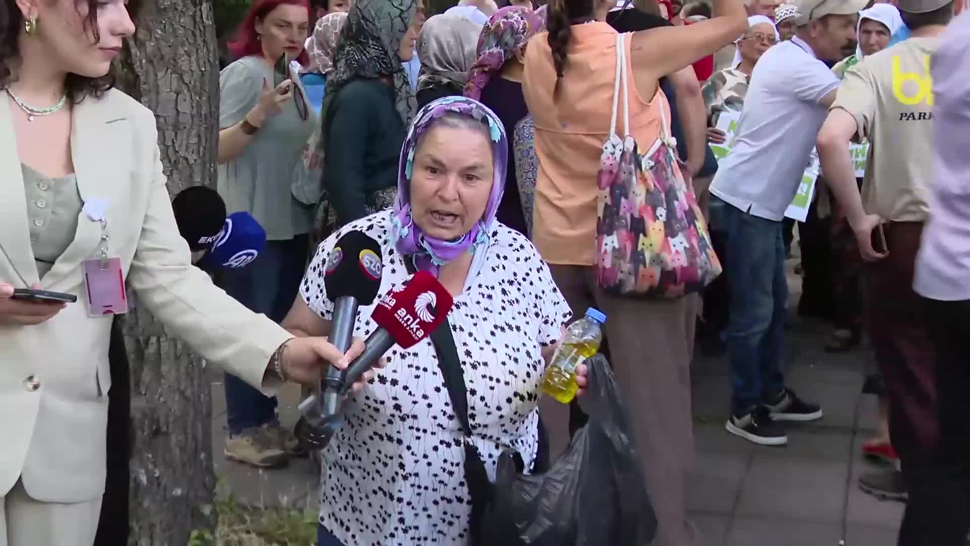 Köylüler TBMM önünden seslendi: “Eğer beni köyümden ederlerse bir ağaç, bir bitki gibi düşünün, kuruyup ölürüm ben”
