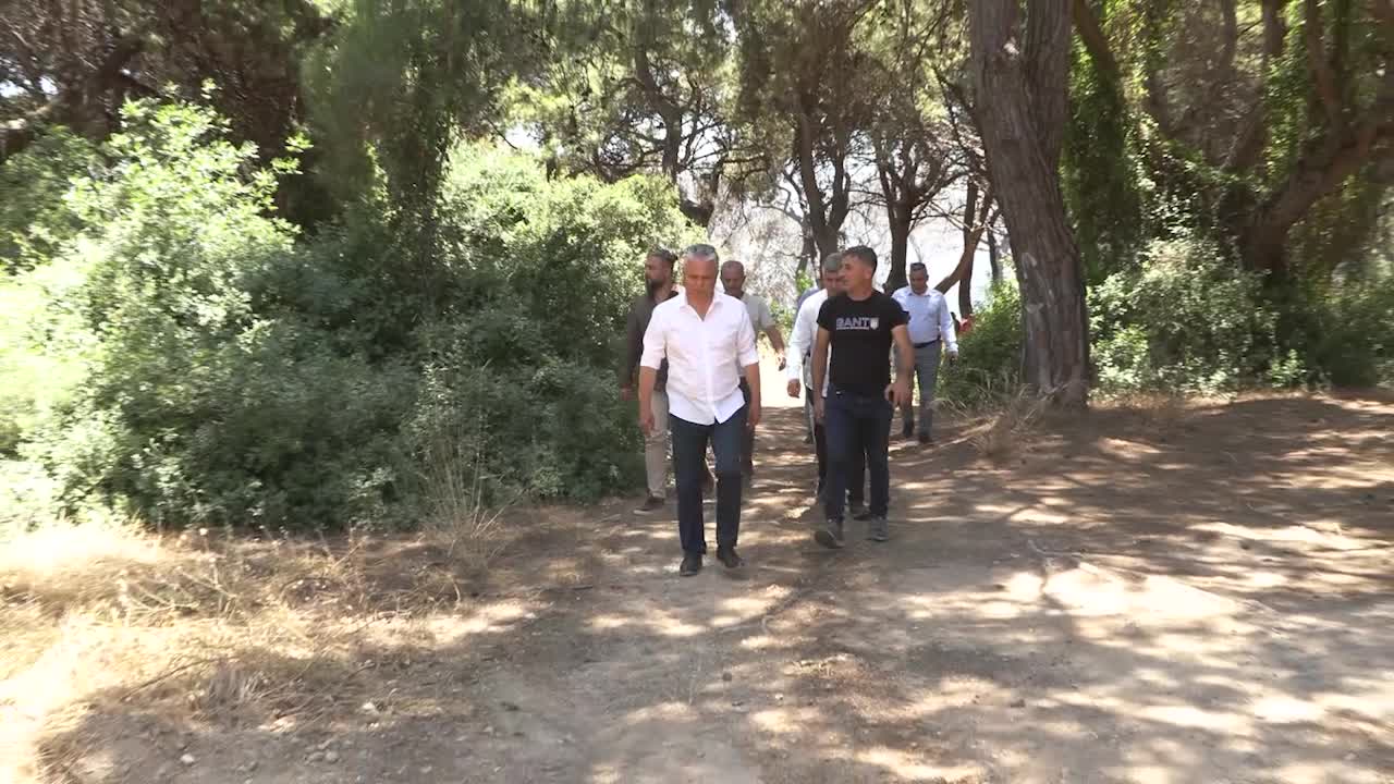 Muratpaşa Belediyesi, Güzeloba Mahallesi’nde çıkan orman yangınının söndürülme çalışmalarına destek verdi