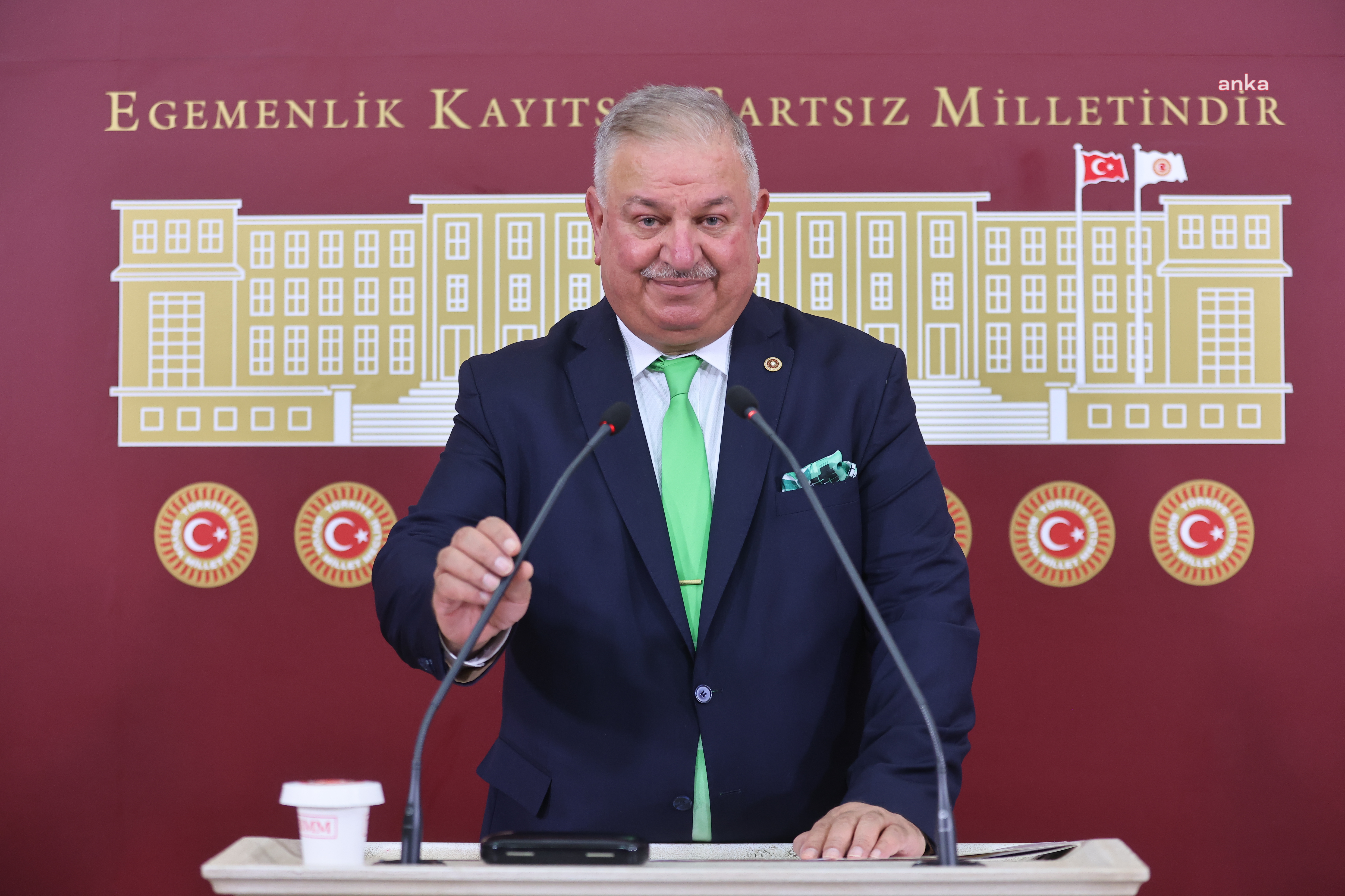 Yeniden Refah Partili Bekin, Bakan Işıkhan’a emeklilere ek yardım yapılıp yapılmayacağını sordu