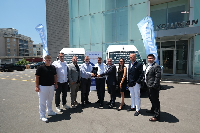 Mercedes-Benz’den Akkurtlar Turizm’e 123 adet Mercedes-Benz Sprinter ve 5 adet Vito teslimatı